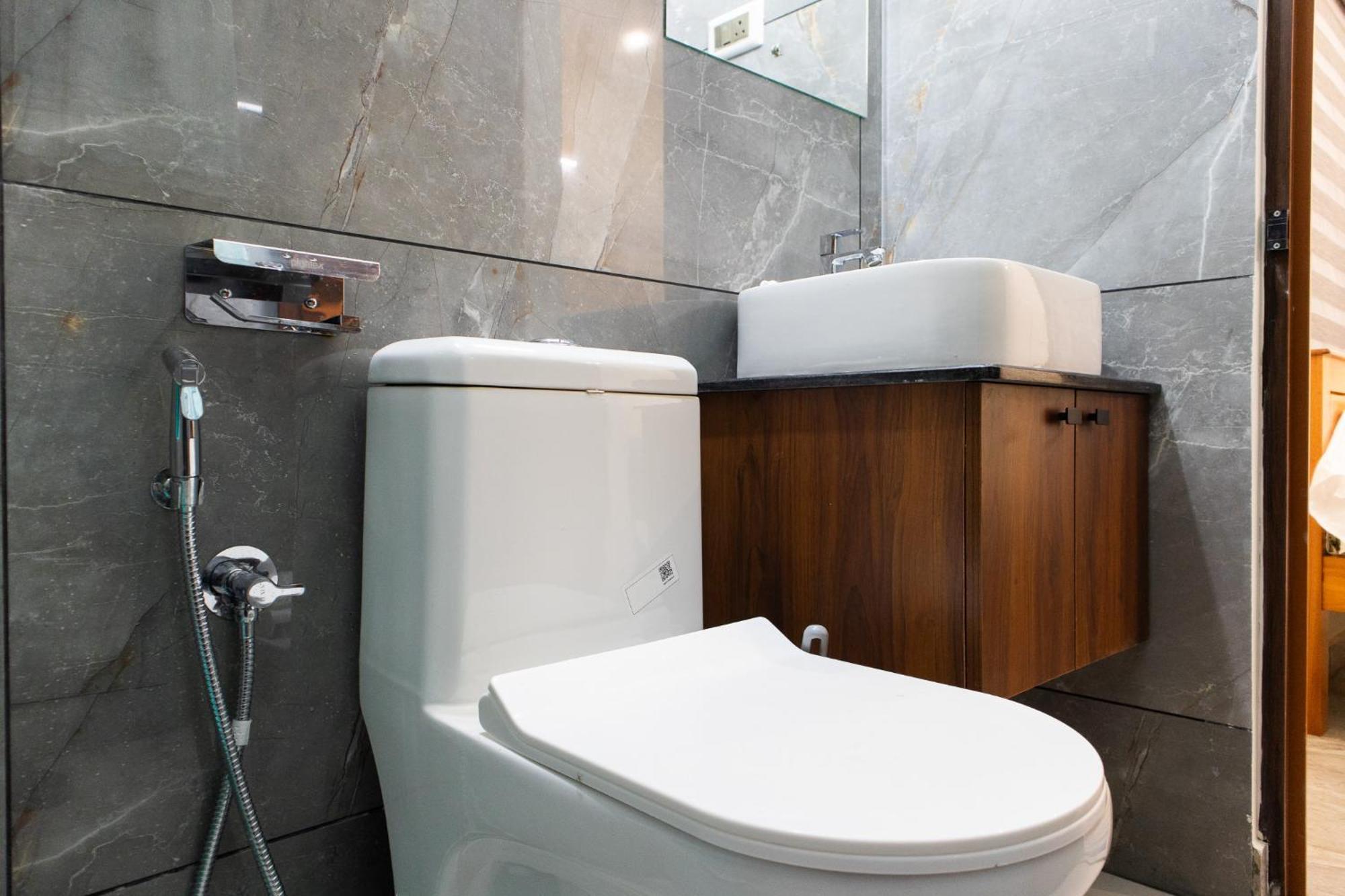 The Casa Vista, Kaloor *