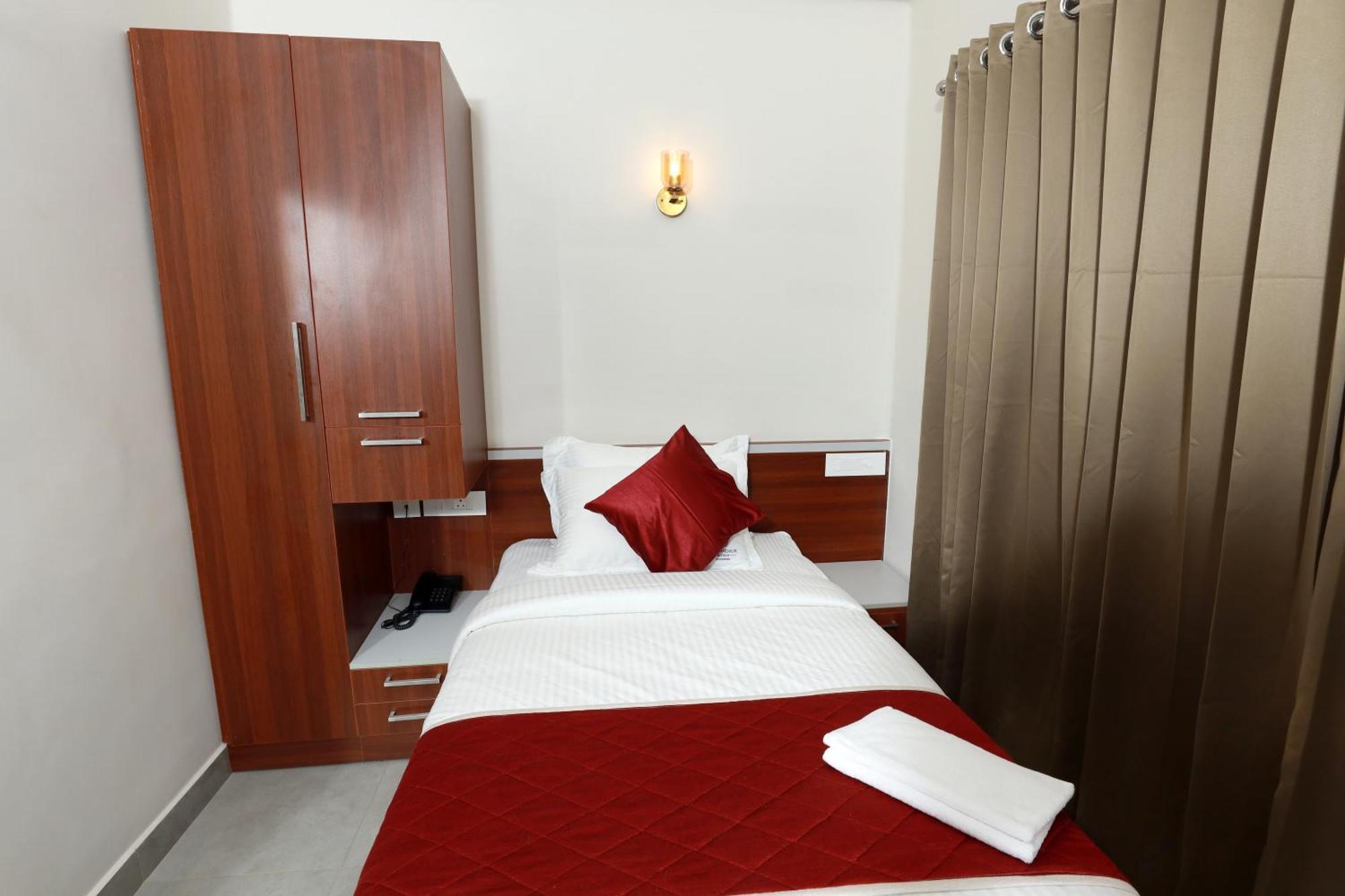 K Grandeur Hotel 3*
