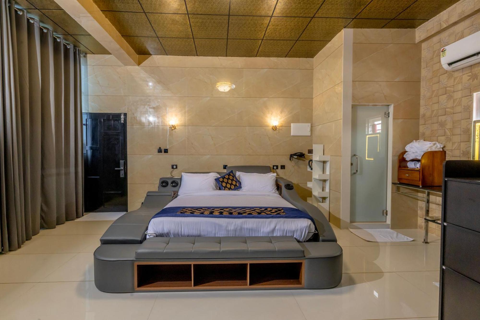 Willington & Harbour View Residency *