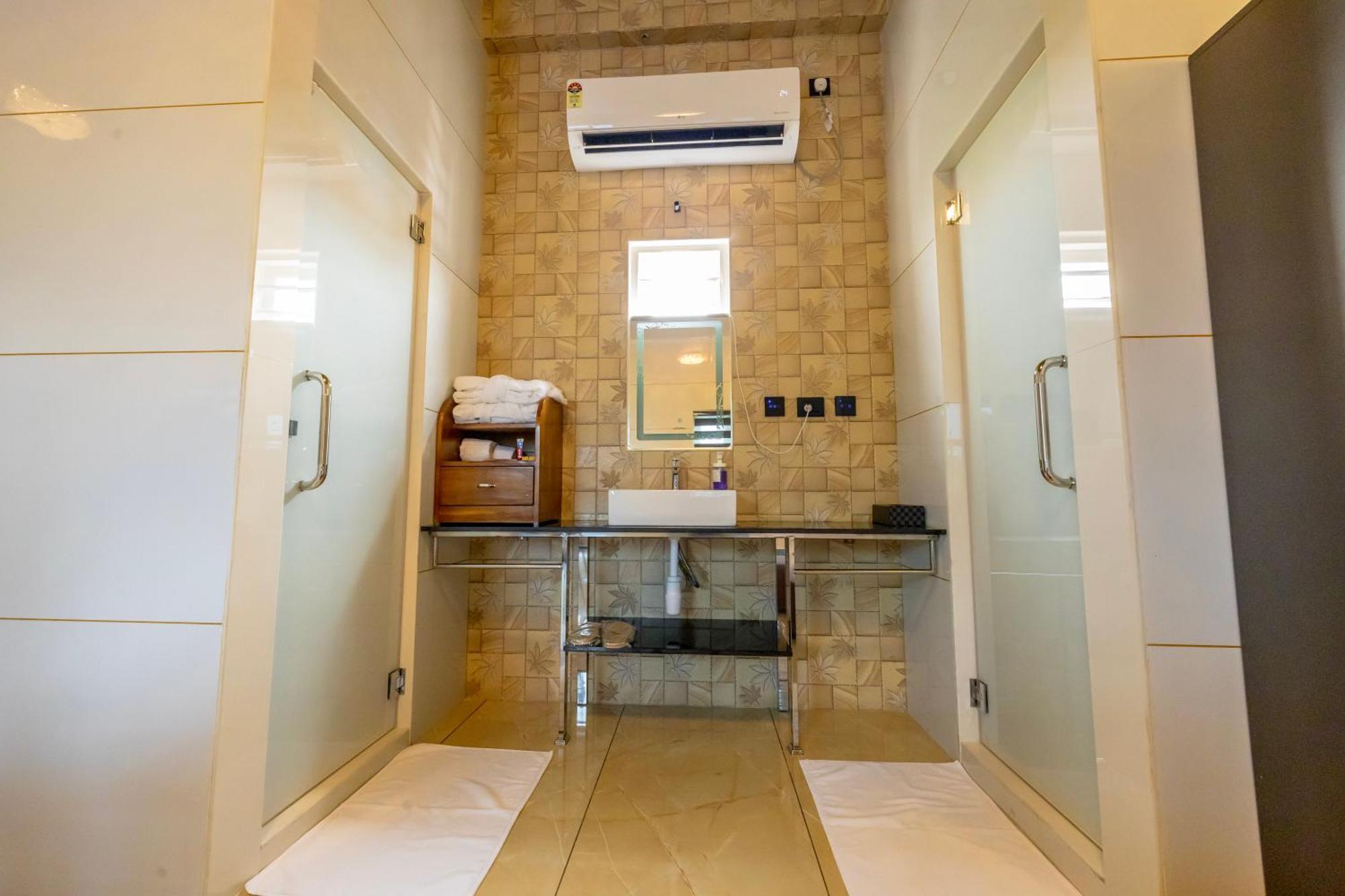 Hotel Willington & Harbour View Residency