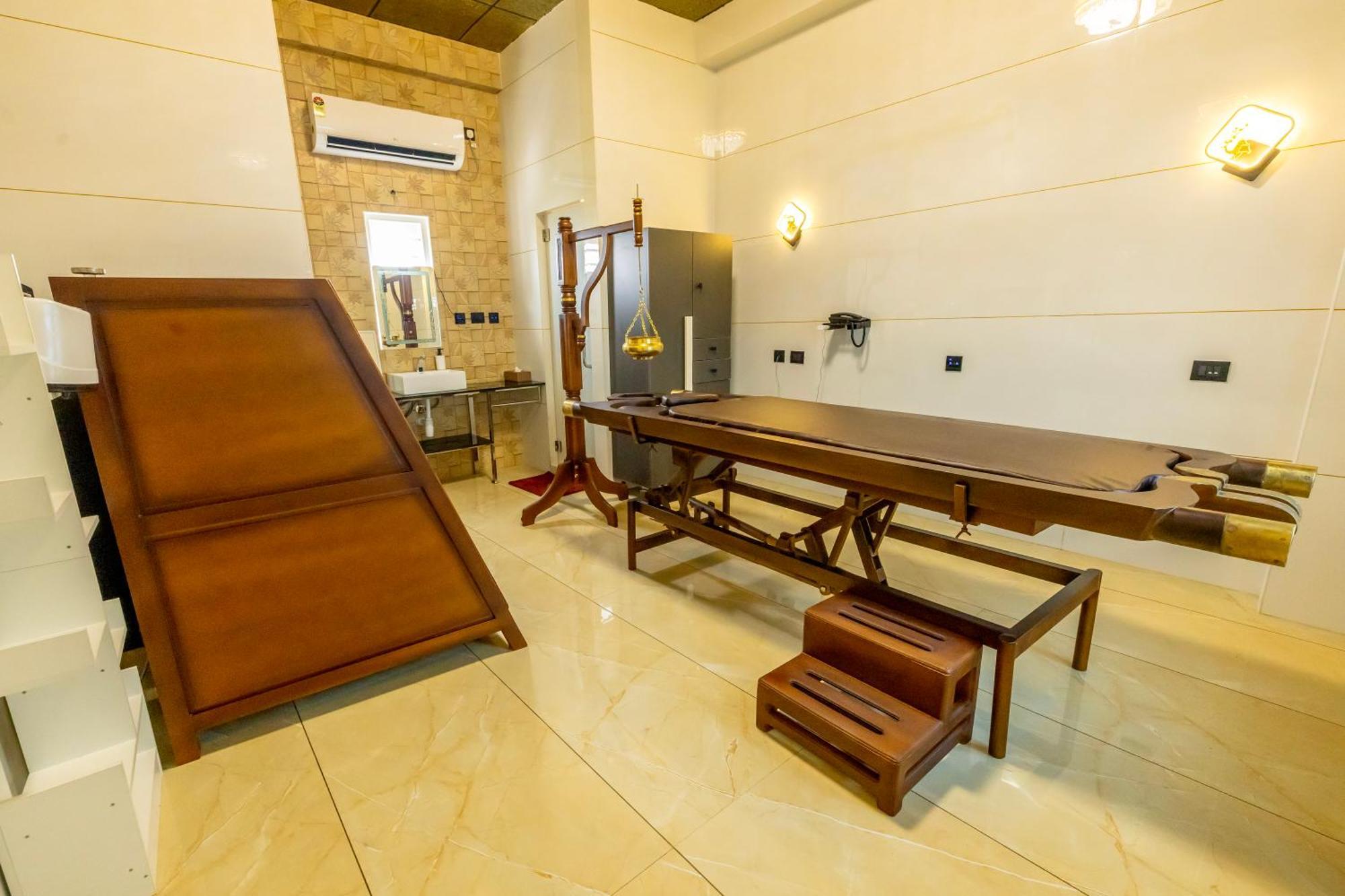 Willington & Harbour View Residency Hotel *