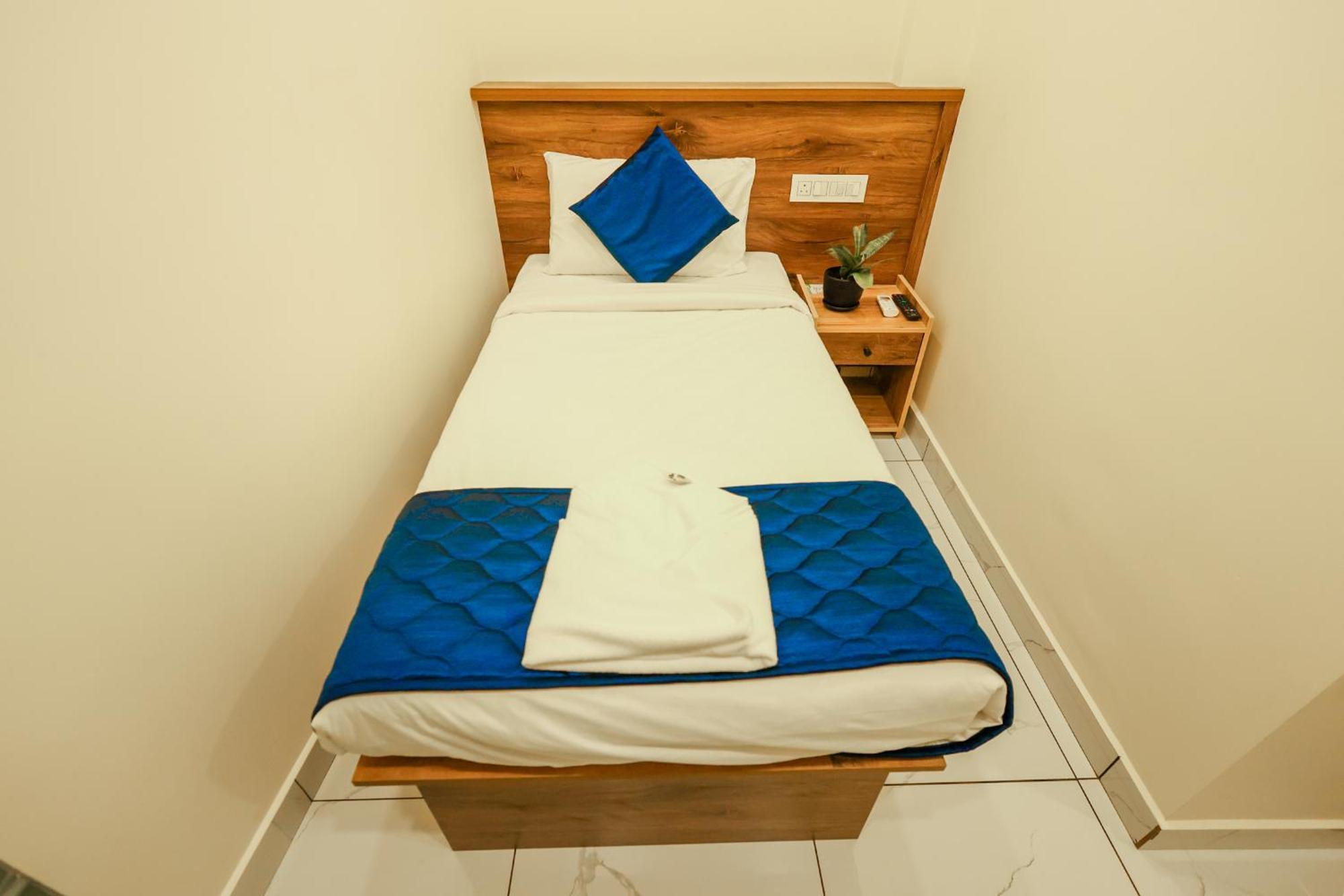 Hotel Moonic Days Infopark Kakkanad Kochi
