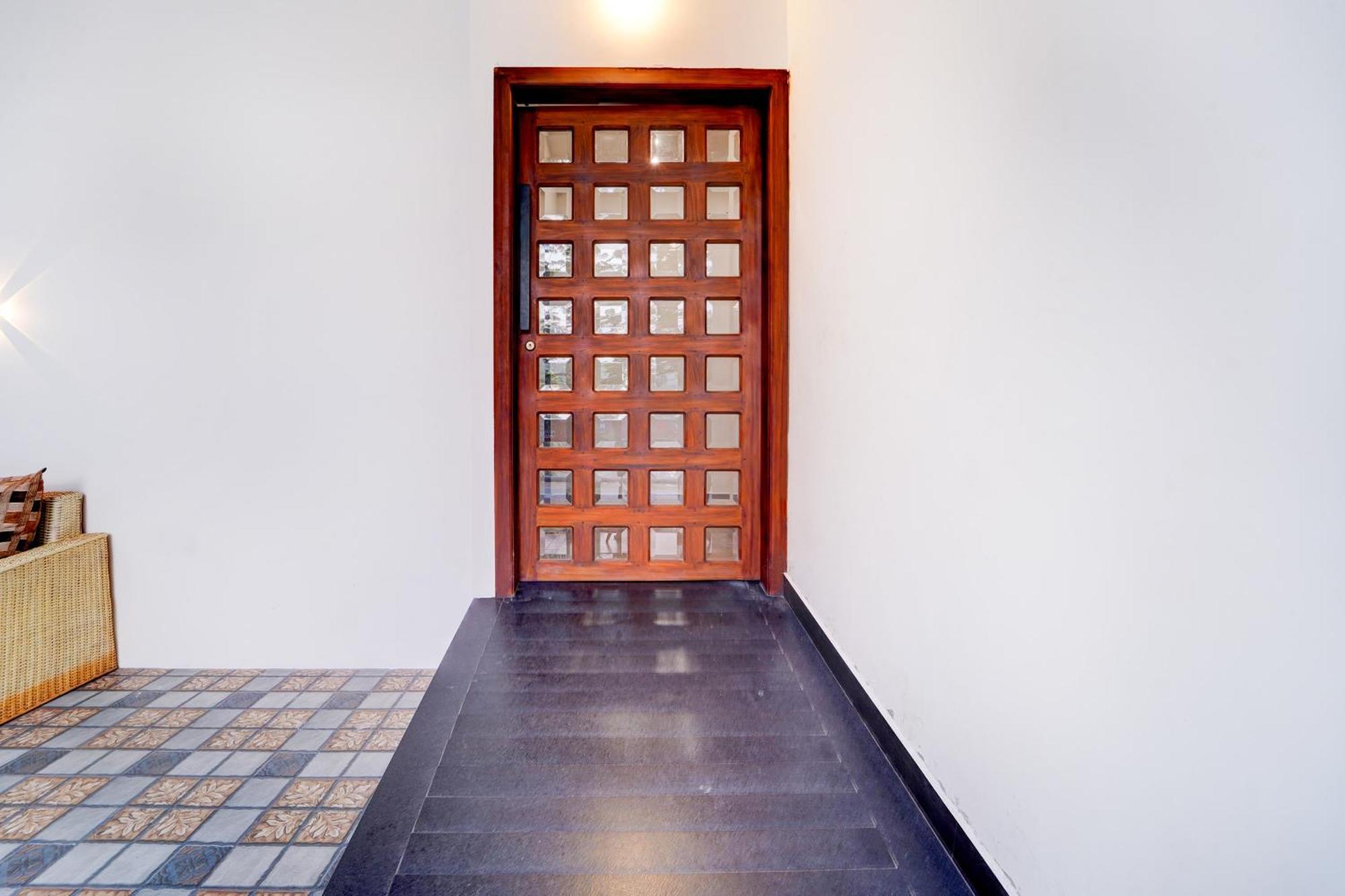Super O Gandhi Nagar Near South Railway Backgate 3* Kochi