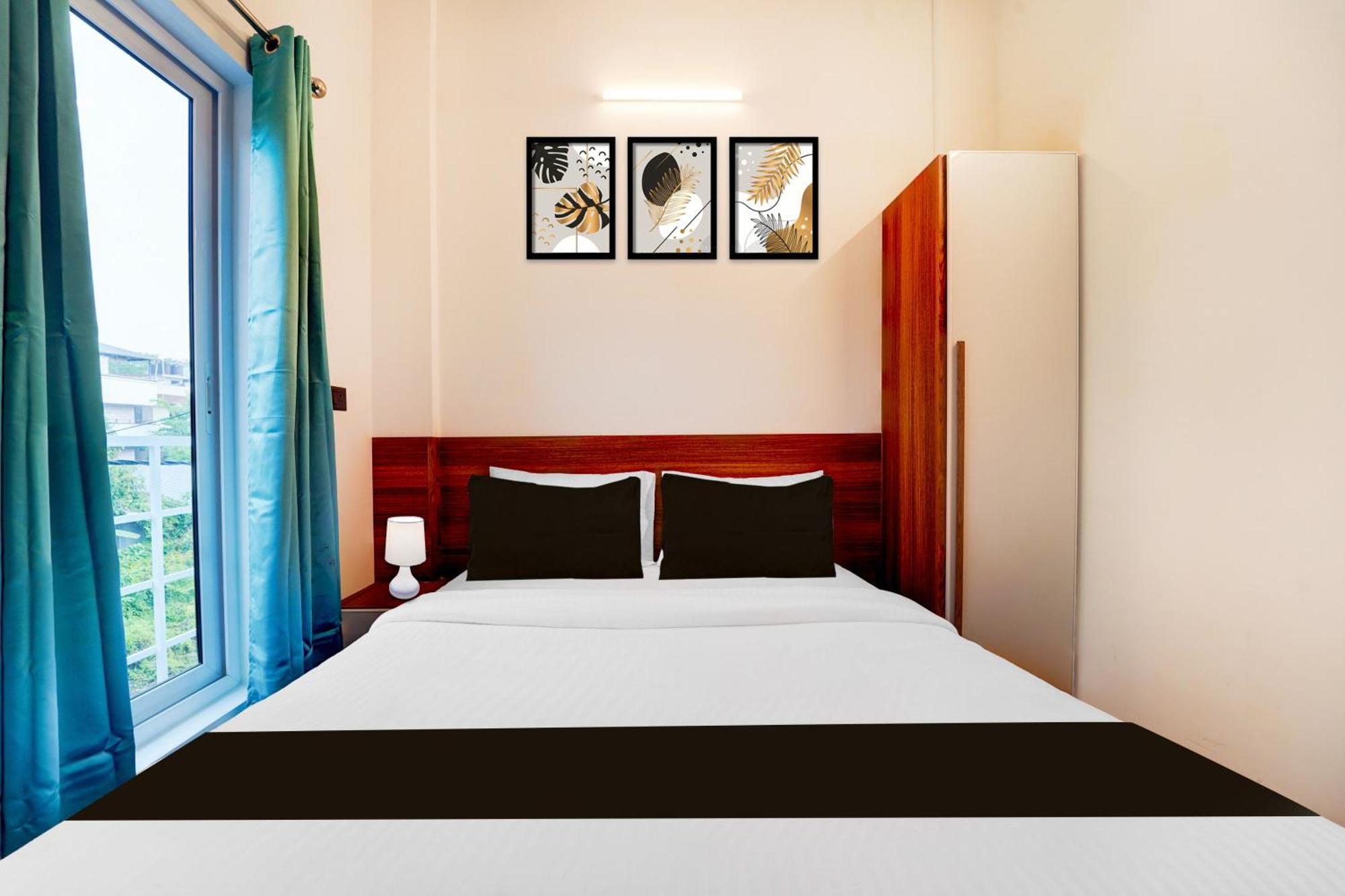 Super O Gandhi Nagar Near South Railway Backgate Hotel