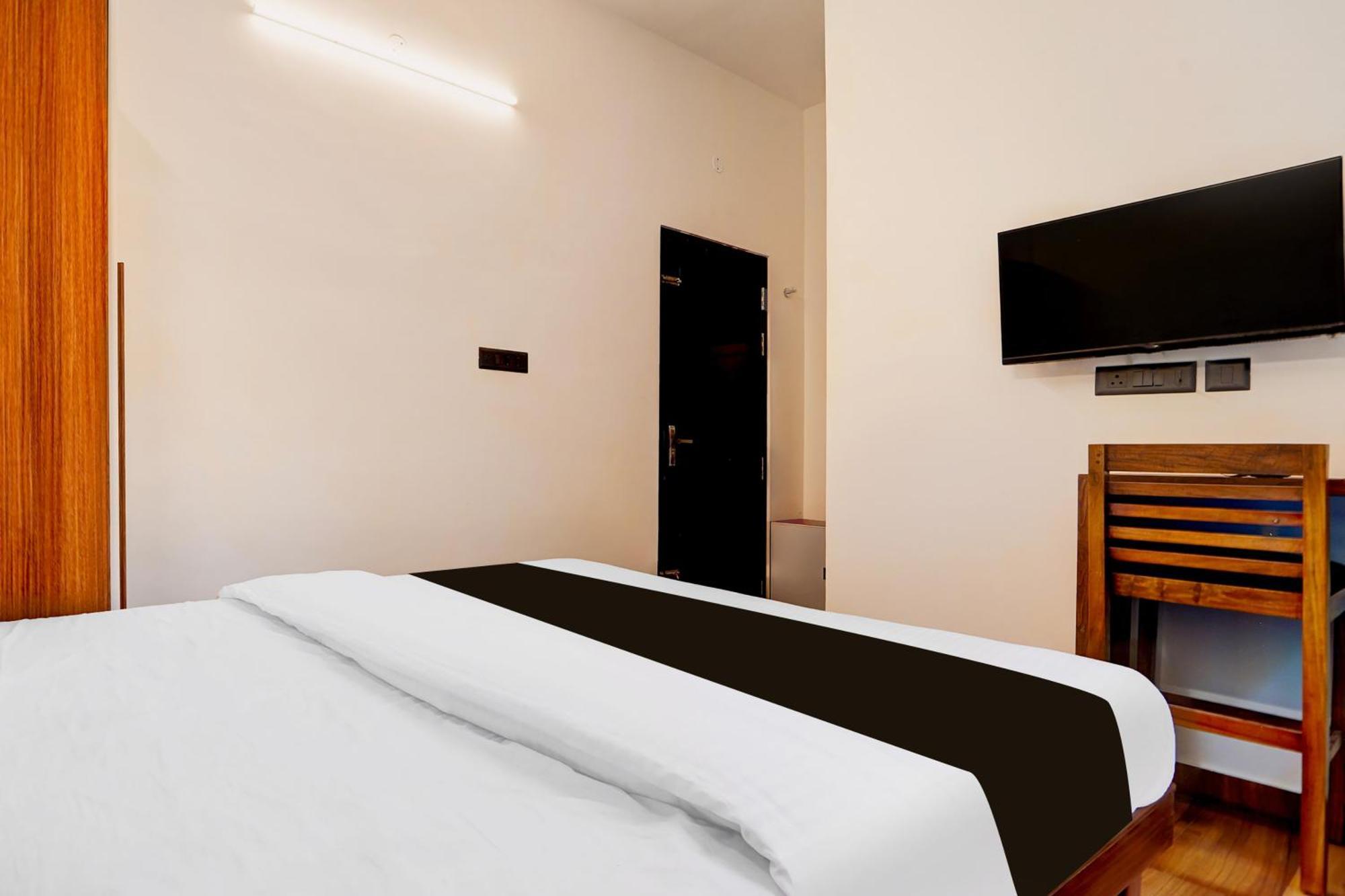 Hotel Super O Gandhi Nagar Near South Railway Backgate 3*
