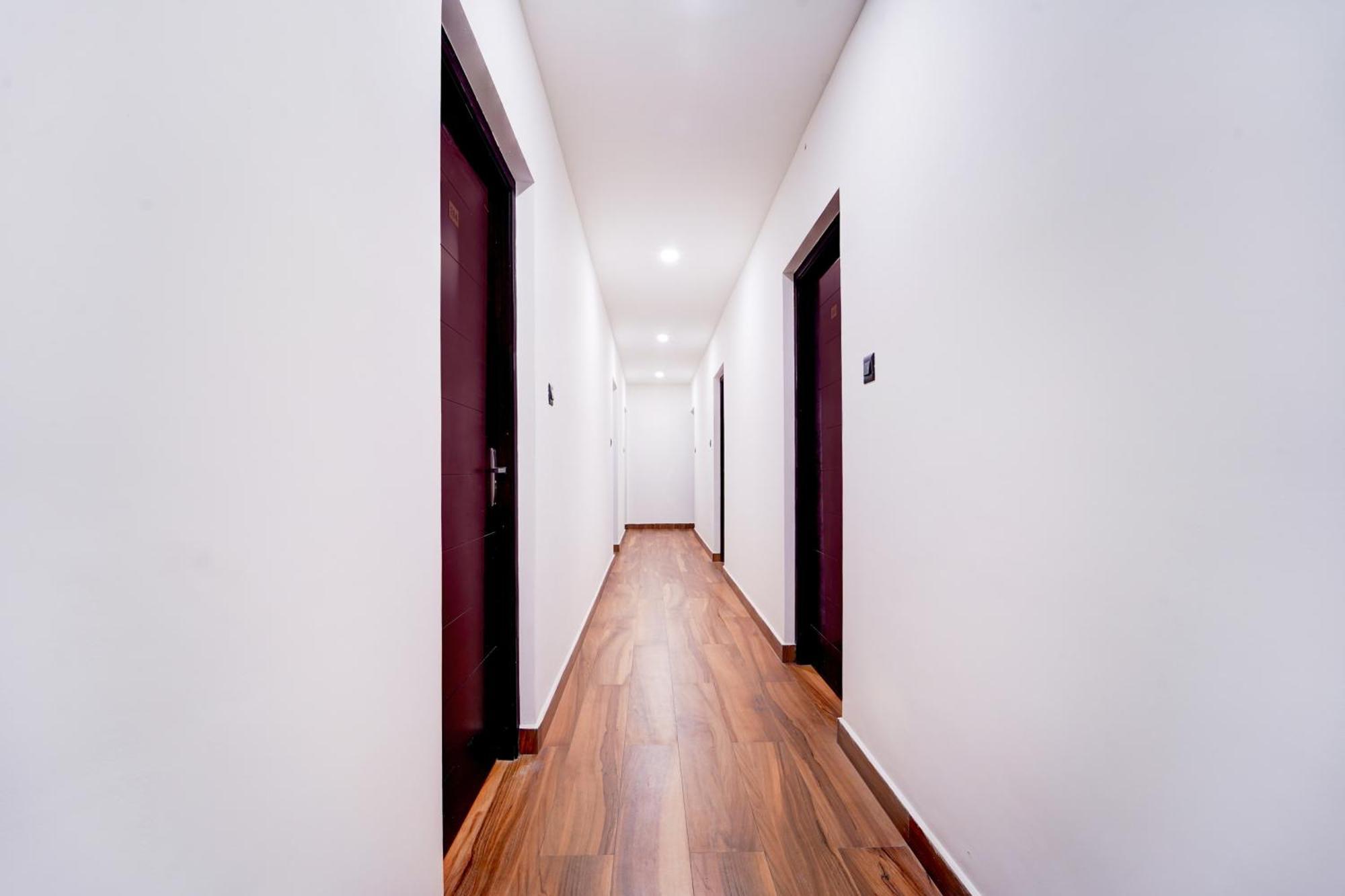 Super O Gandhi Nagar Near South Railway Backgate Hotel 3*