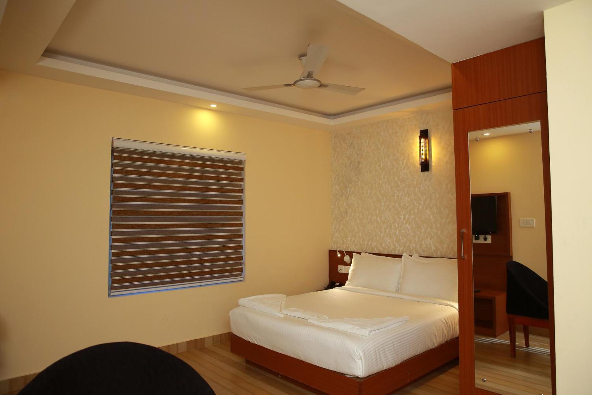 Hotel New Dchandelier 3*