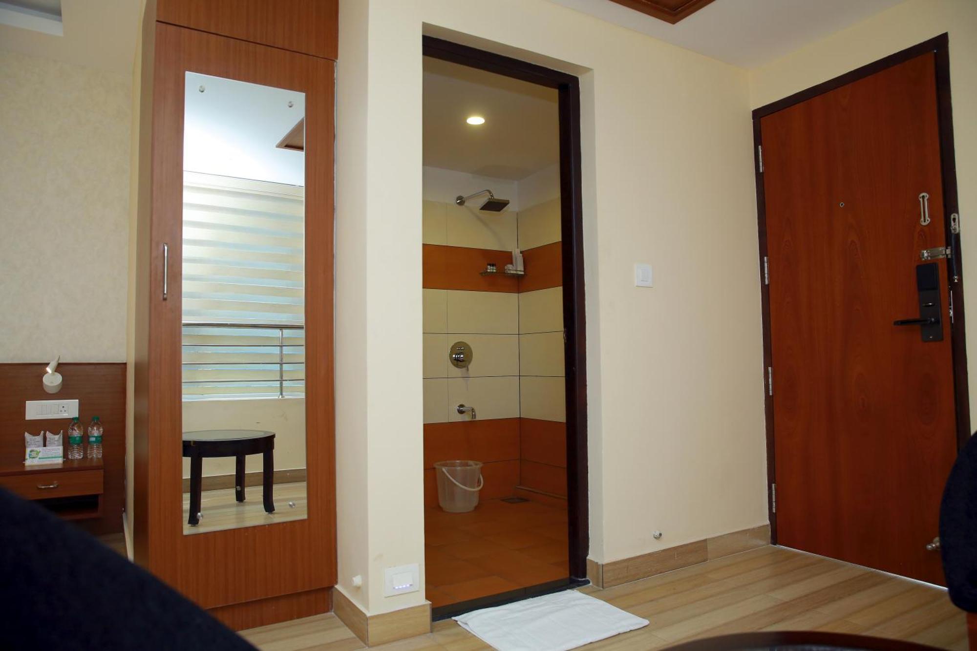 Hotel New Dchandelier Kochi