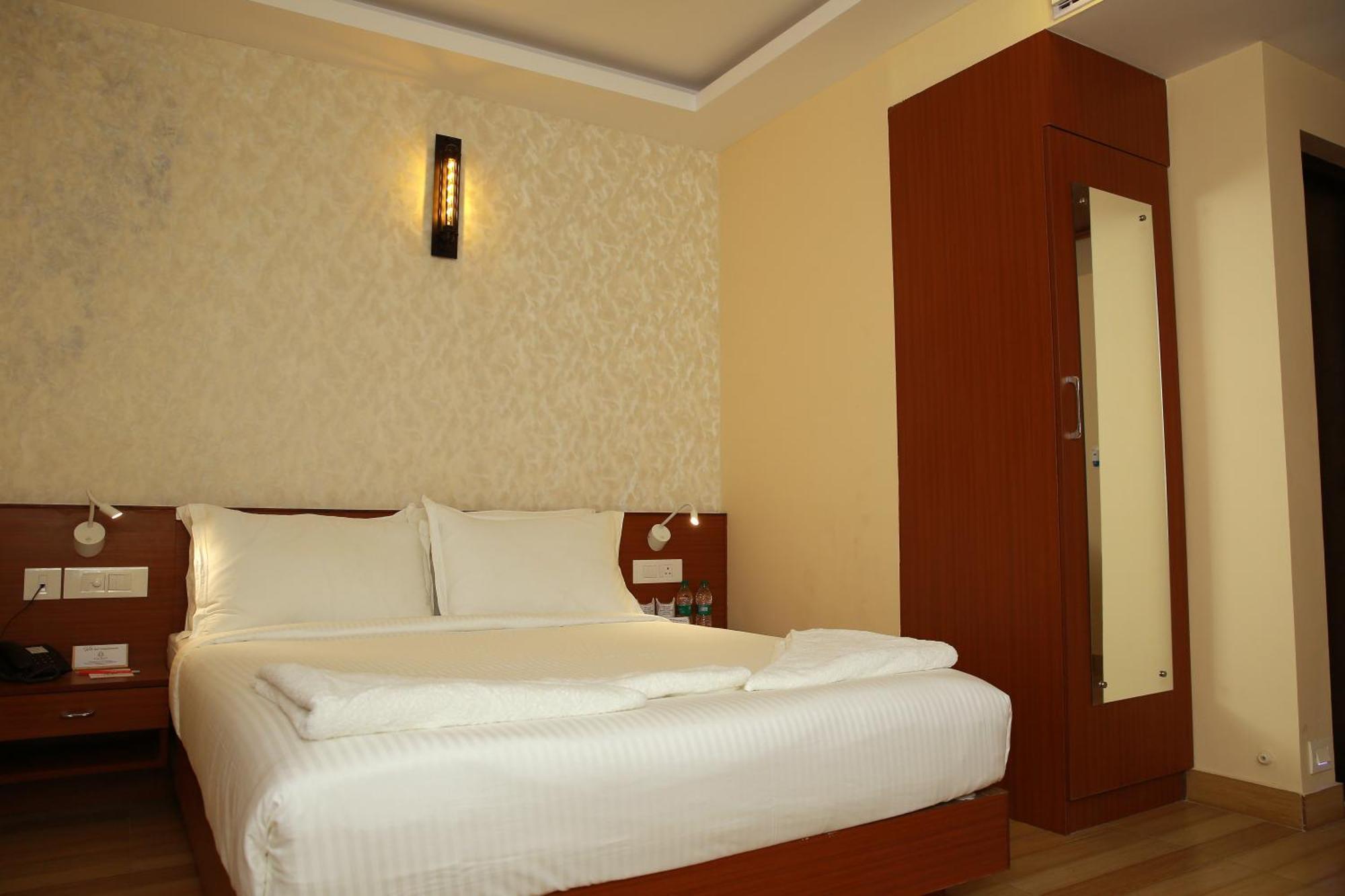 Hotel New Dchandelier Kochi