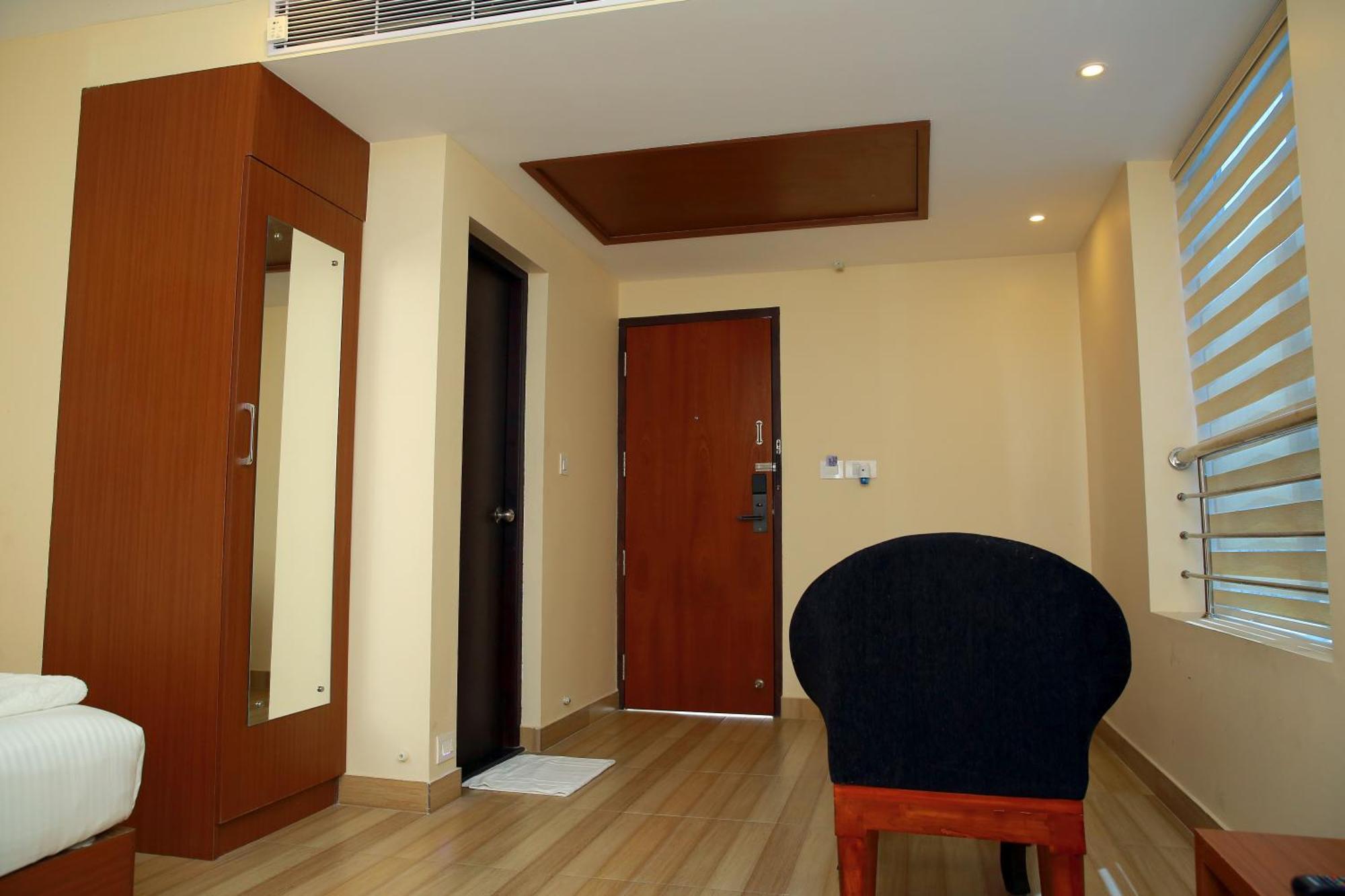 New Dchandelier Hotel 3*