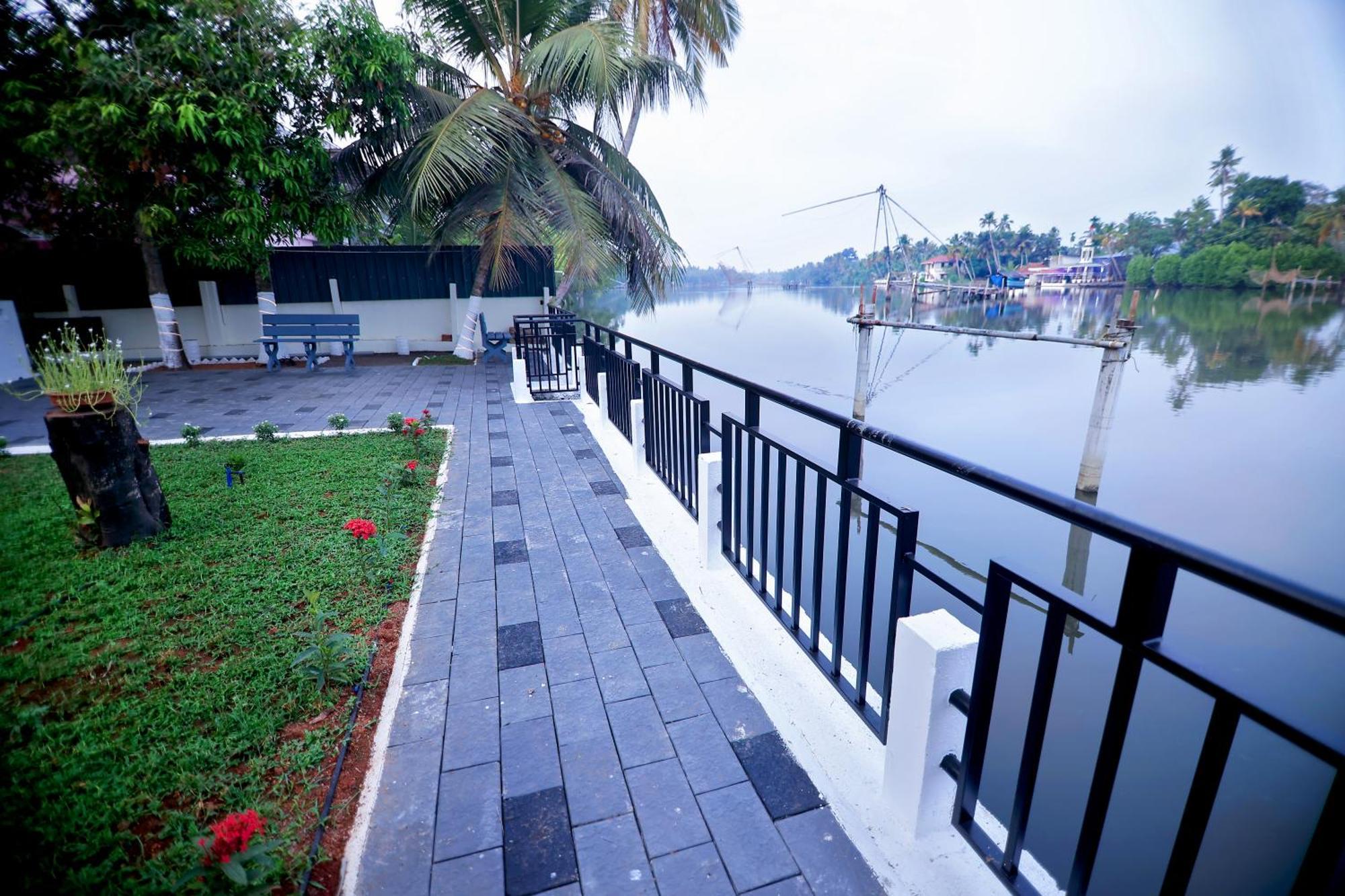 Joe's Riverfront * Kochi