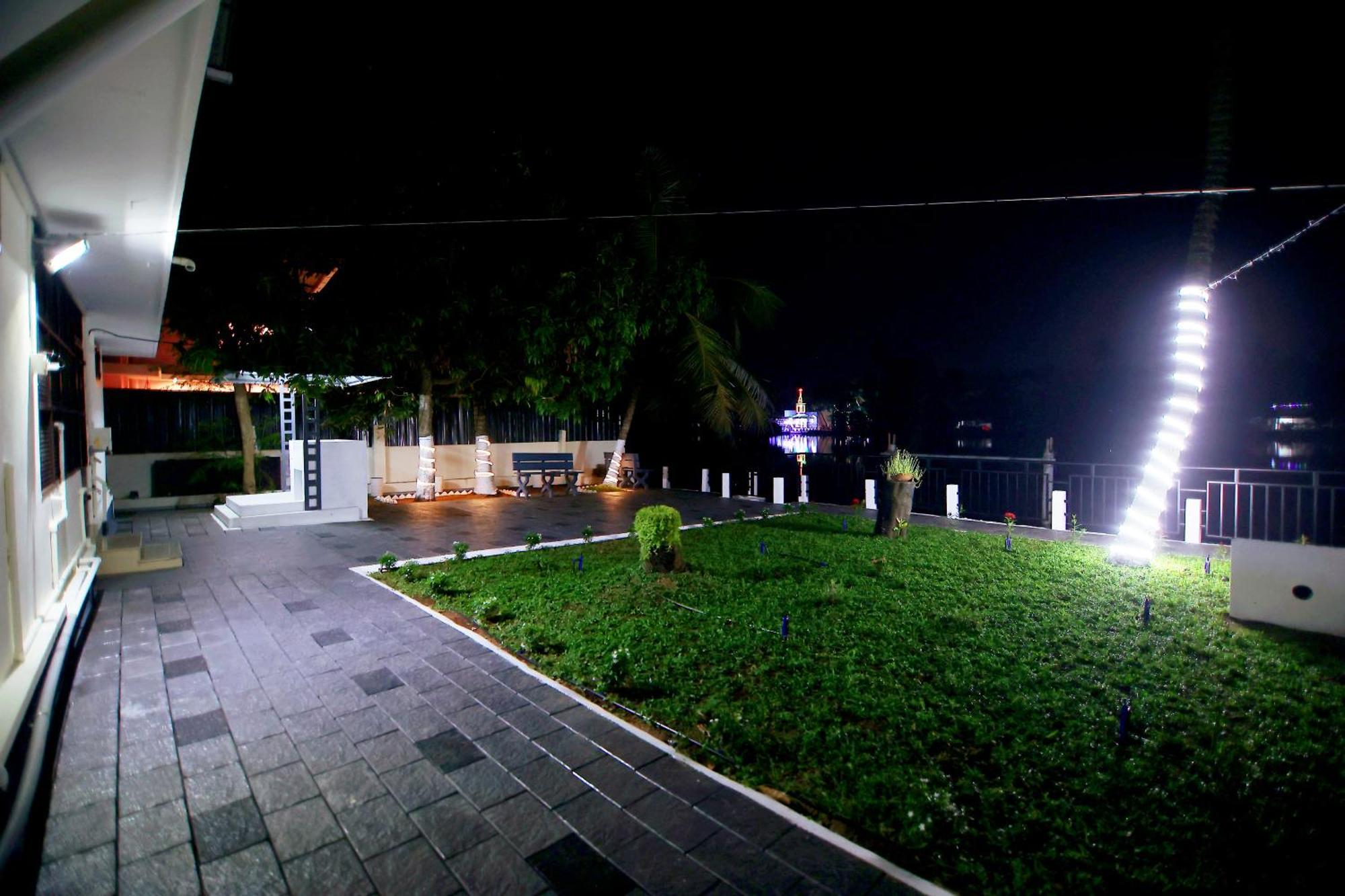 Villa Joe's Riverfront Kochi