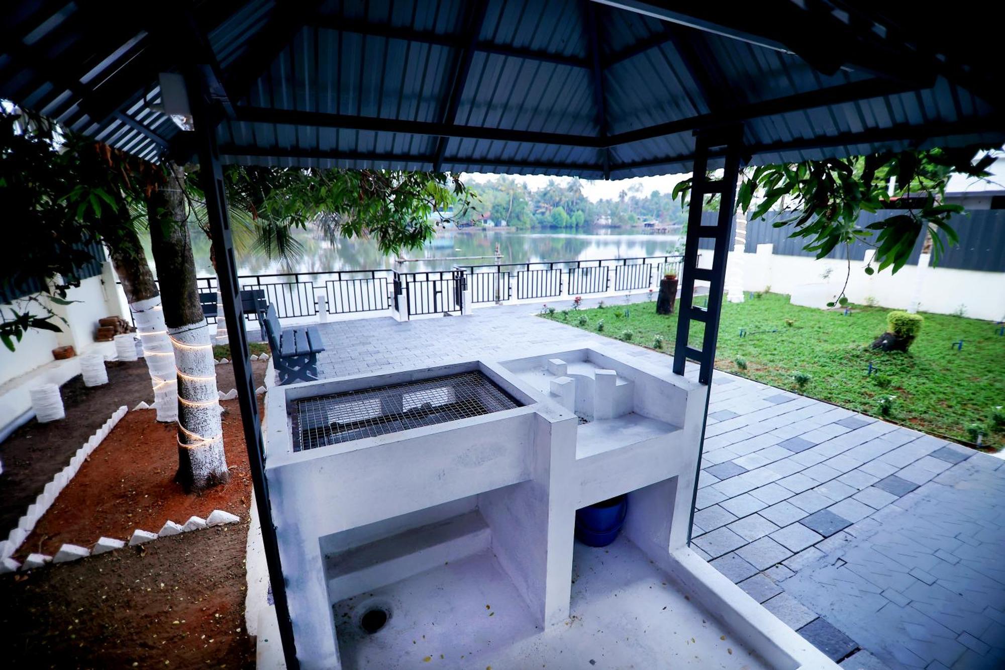 Joe's Riverfront * Kochi