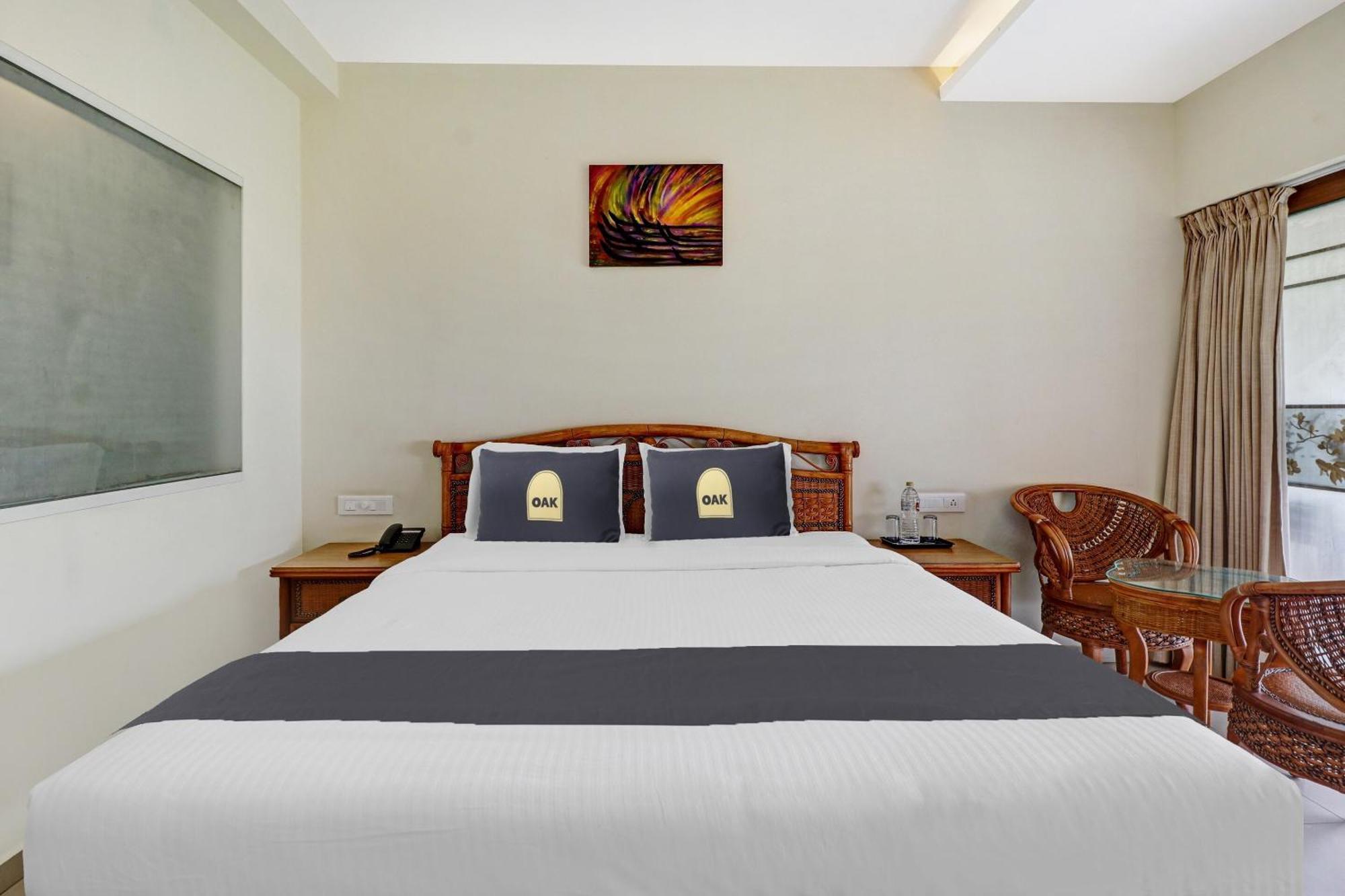 Townhouse Oak Edassery's Sealine Hotel Kochi