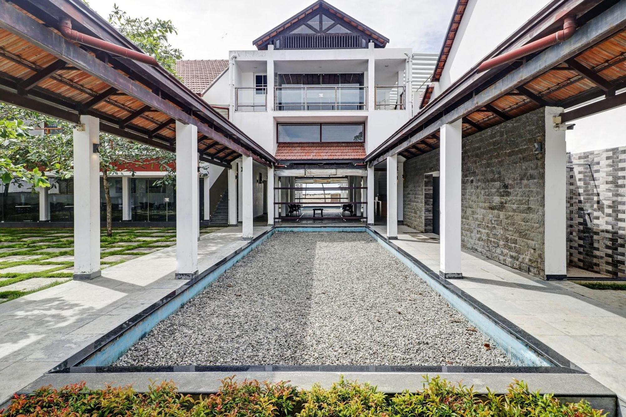 Hotel Townhouse Oak Edassery's Sealine Kochi