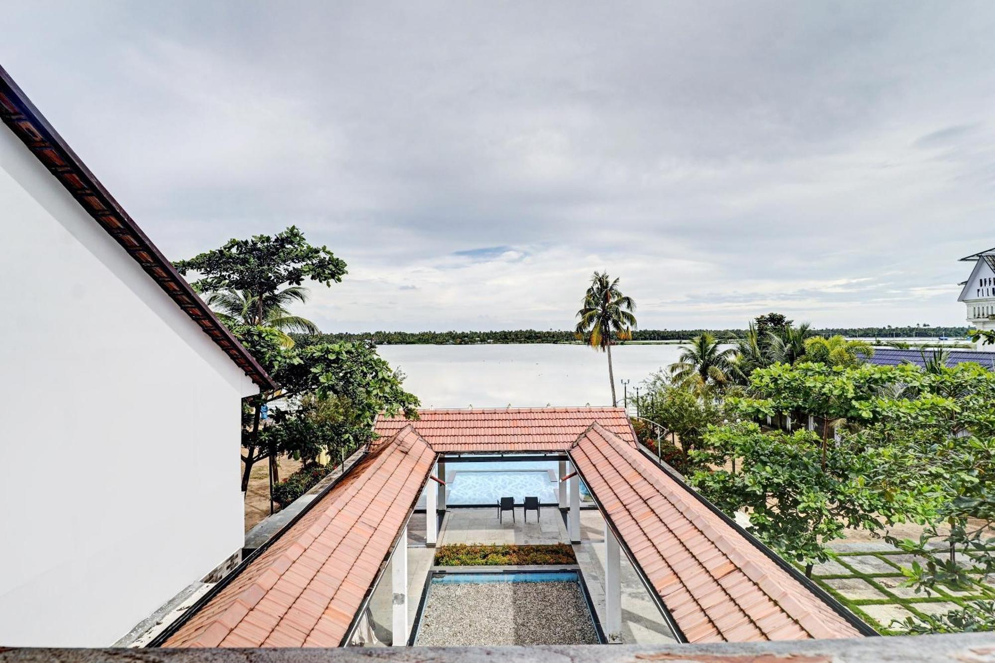 Hotel Townhouse Oak Edassery's Sealine Kochi