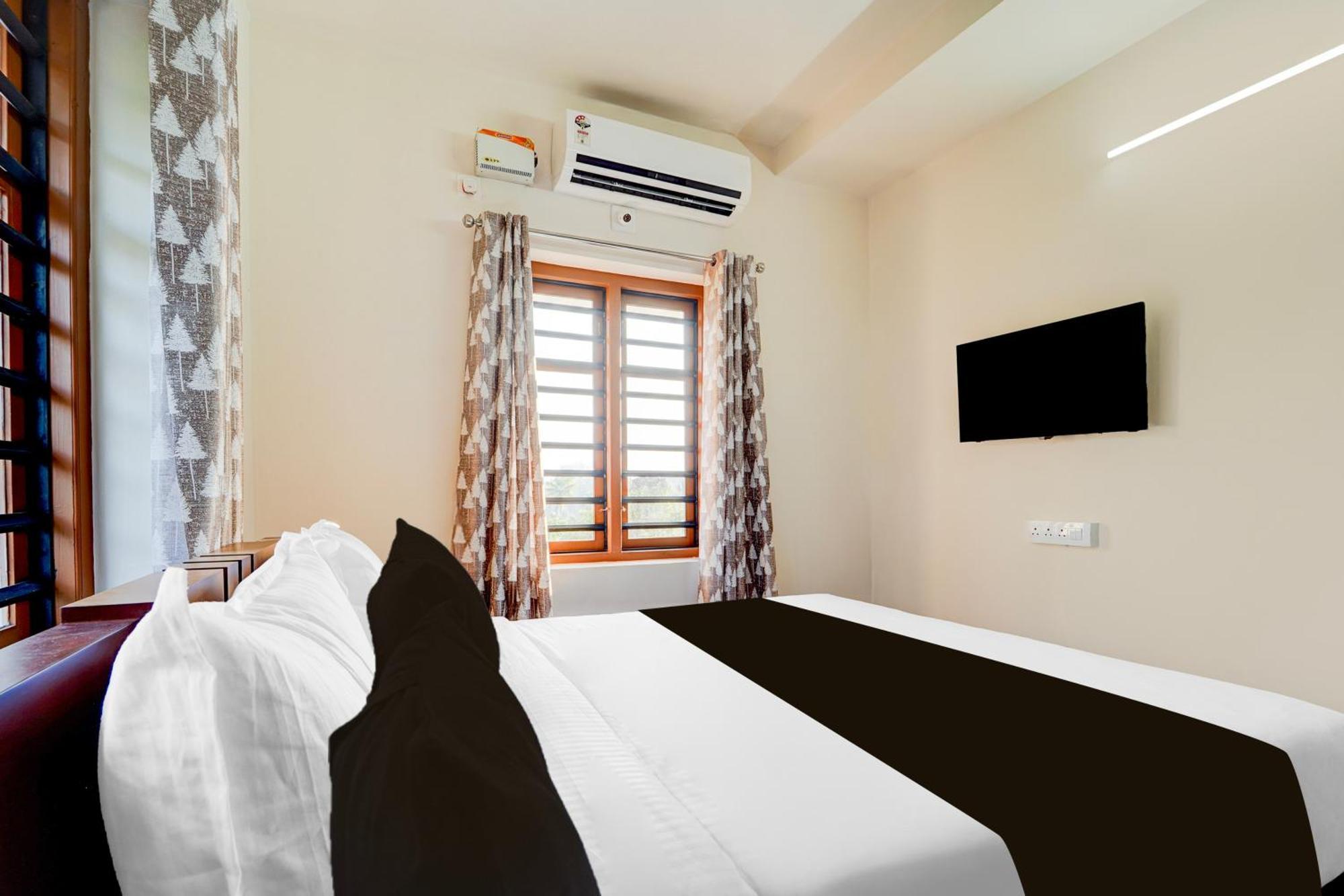 Super Townhouse Kalady Near Airport Hotel *