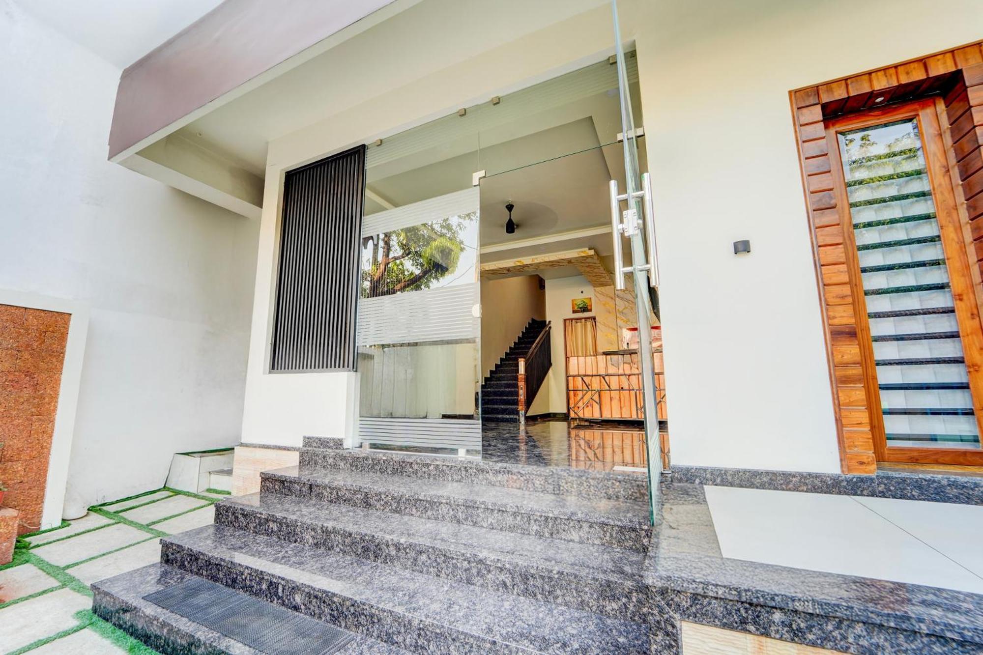 Super Townhouse Kalady Near Airport Hotel *