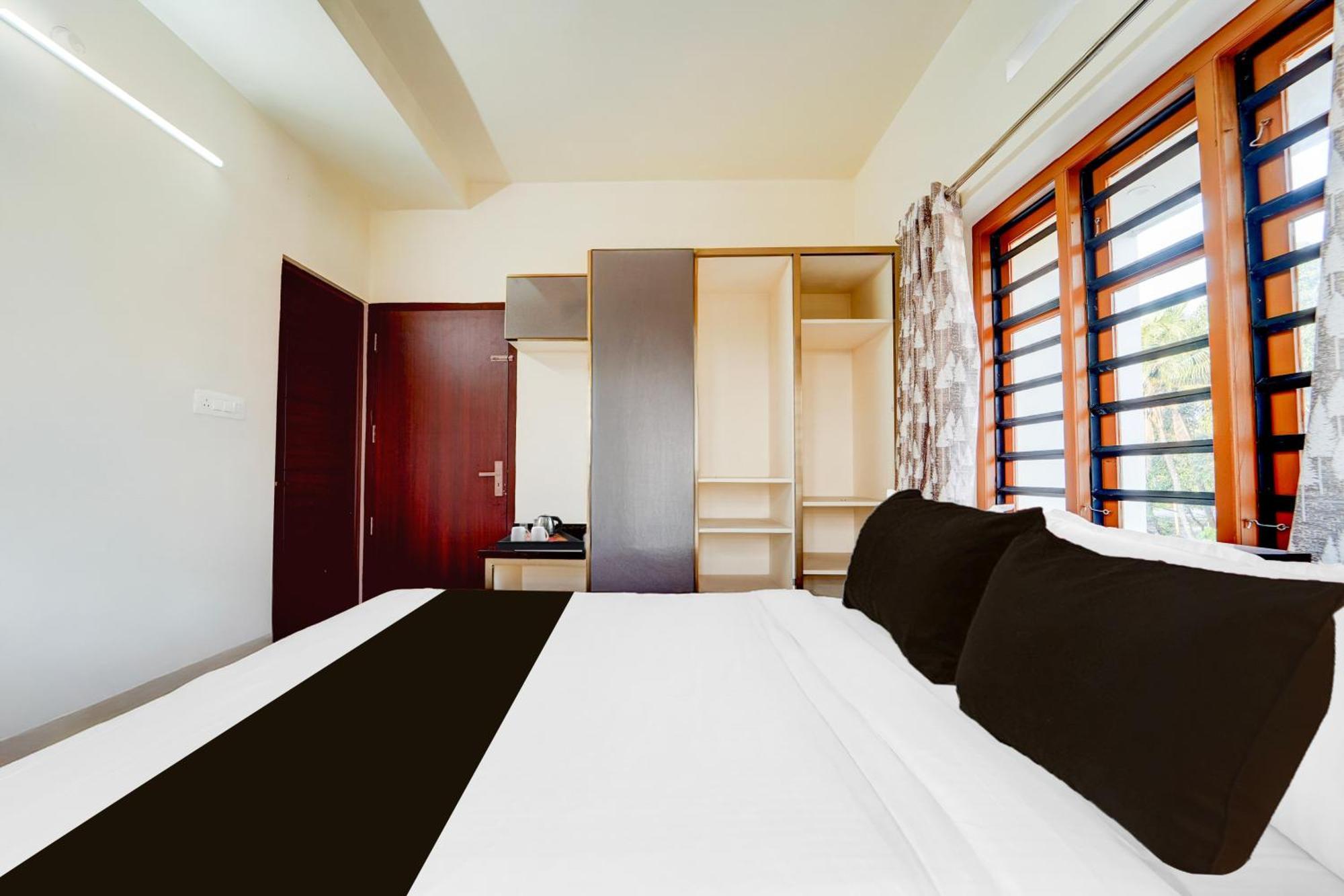 Super Townhouse Kalady Near Airport Hotel *