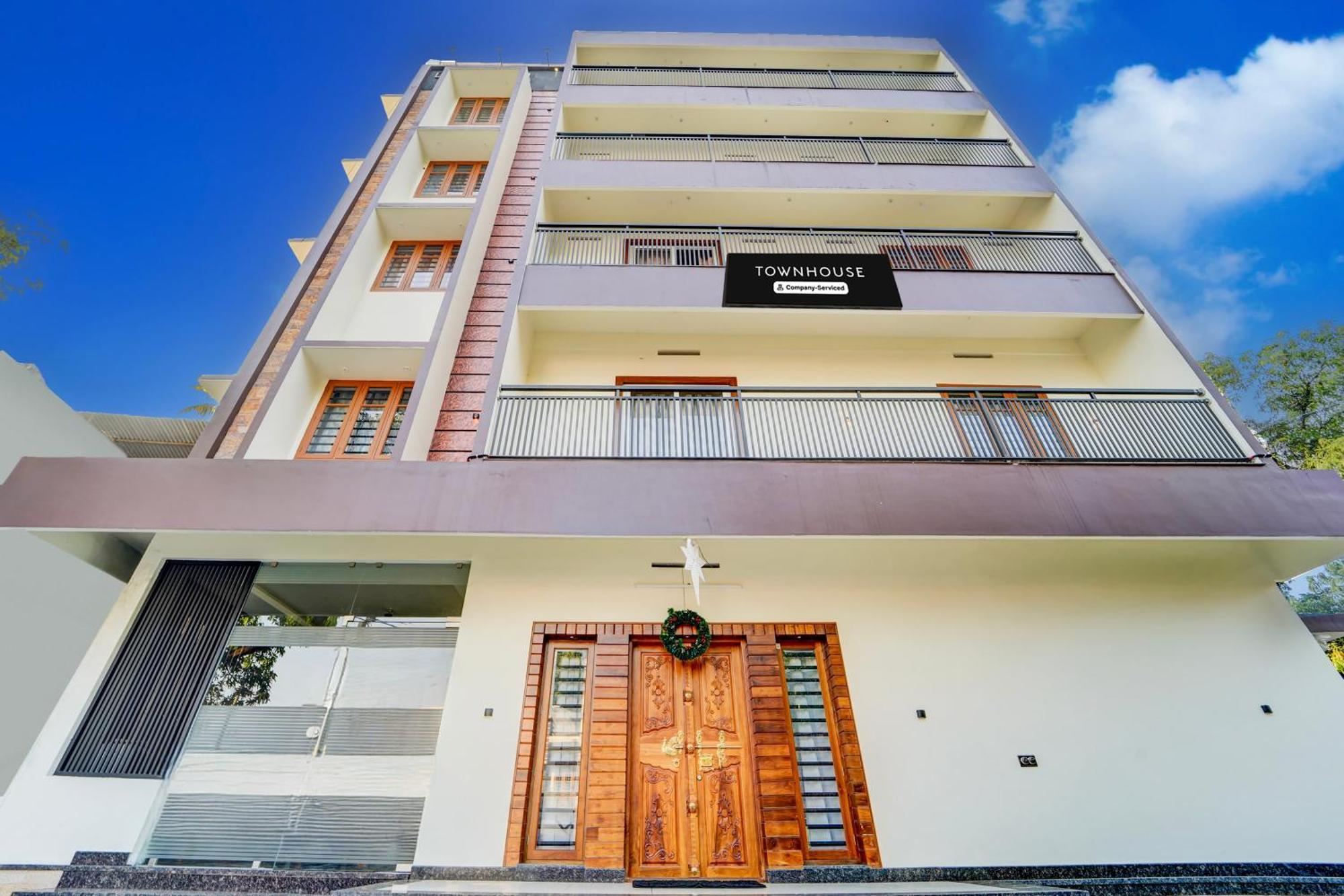 Super Townhouse Kalady Near Airport Hotel *