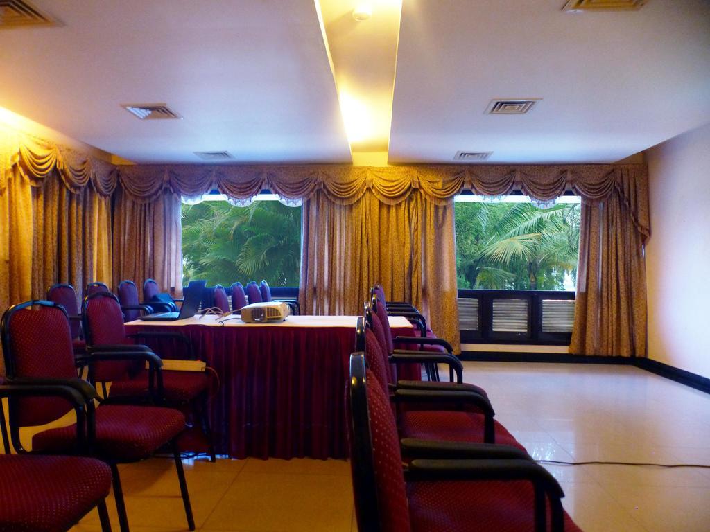 Highway Garden Hotel 3*