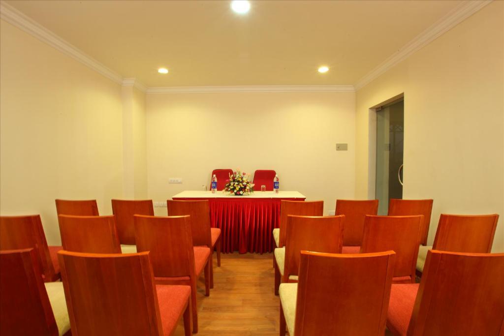 Hotel The Senate Kochi