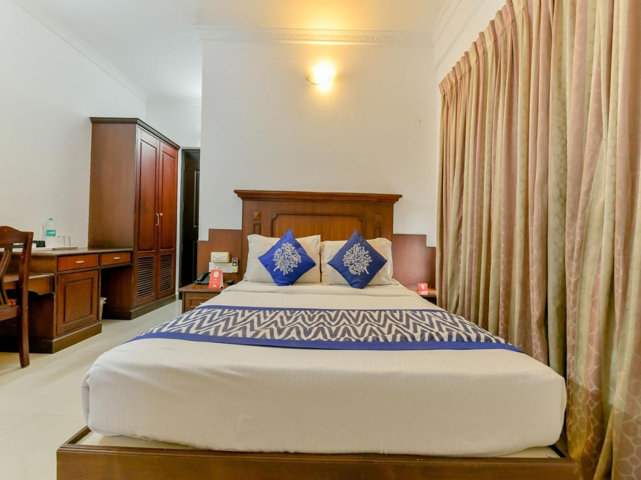 Hotel Oyo 15460 Centre Point