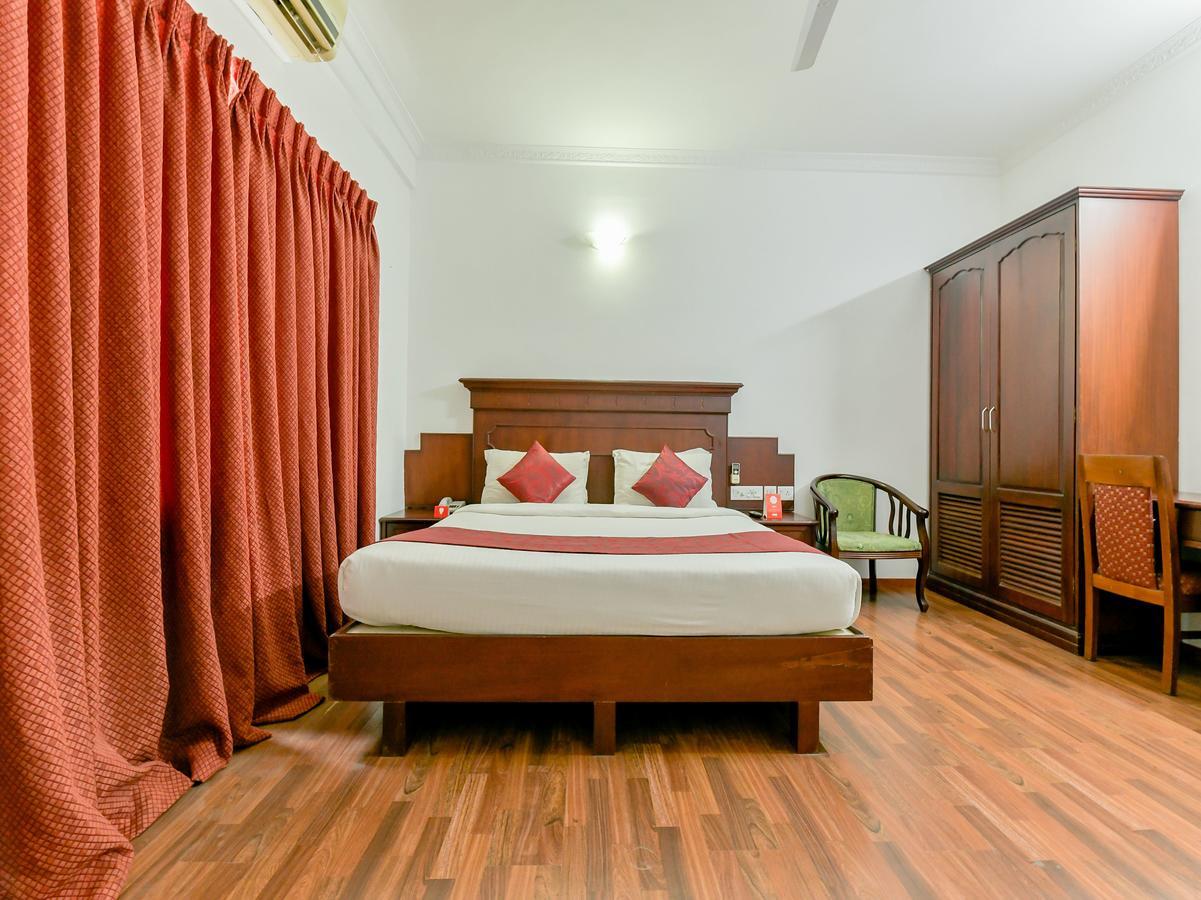 Oyo 15460 Centre Point Hotel Kochi