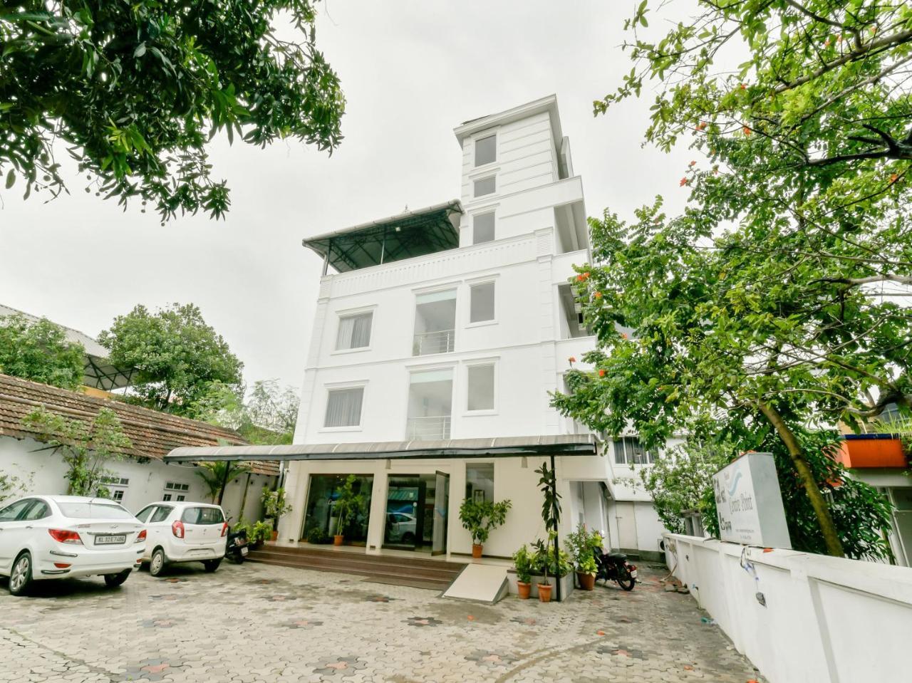 Hotel Oyo 15460 Centre Point Kochi