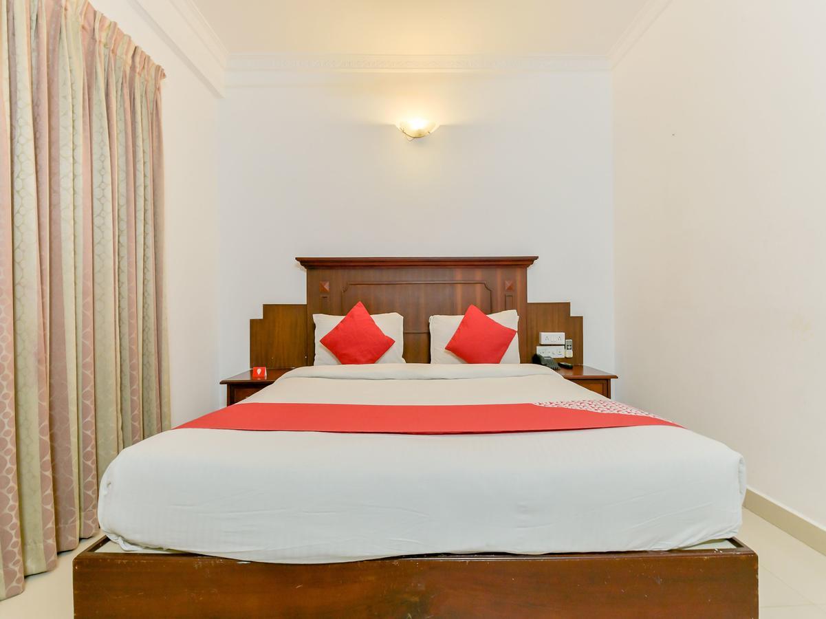 Oyo 15460 Centre Point Hotel Kochi