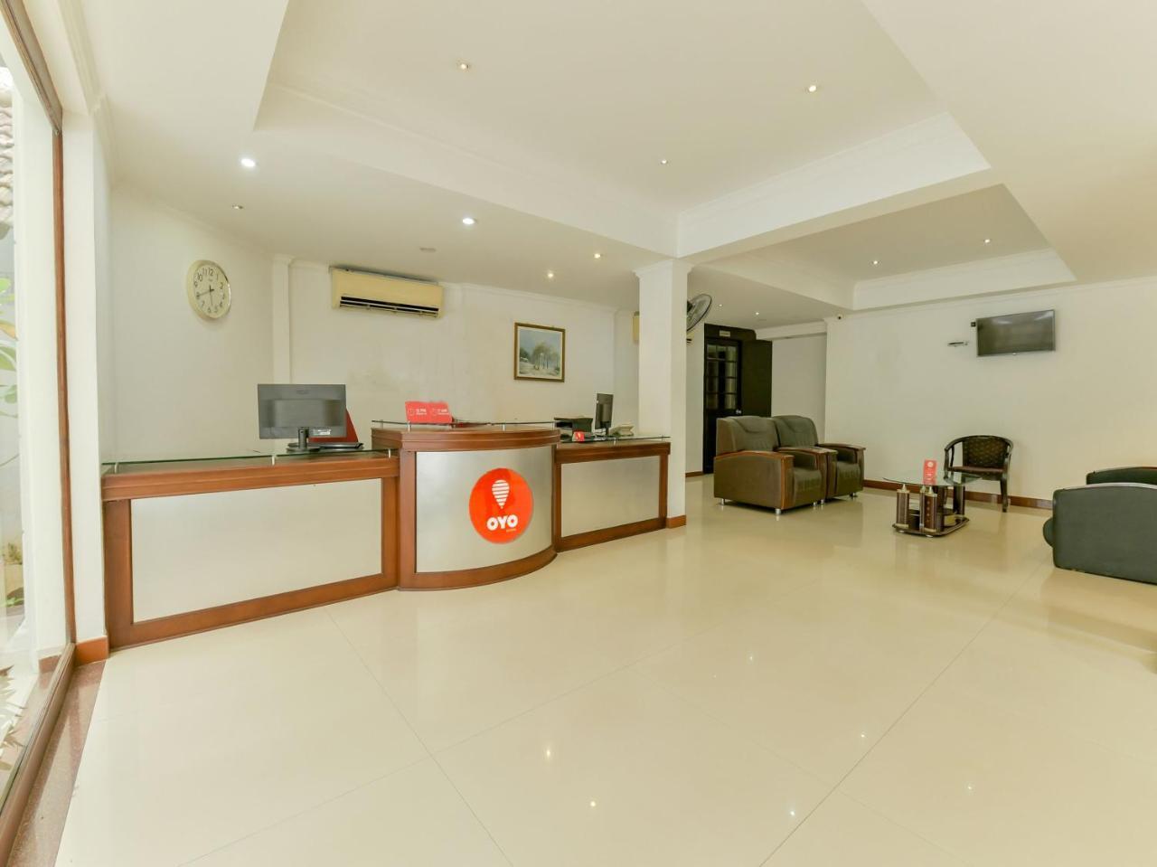 Hotel Oyo 15460 Centre Point 3*