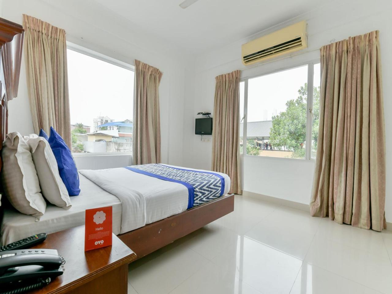 Oyo 15460 Centre Point Hotel Kochi