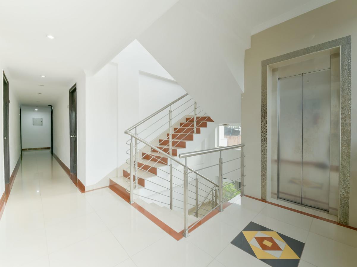 Oyo 15460 Centre Point Kochi