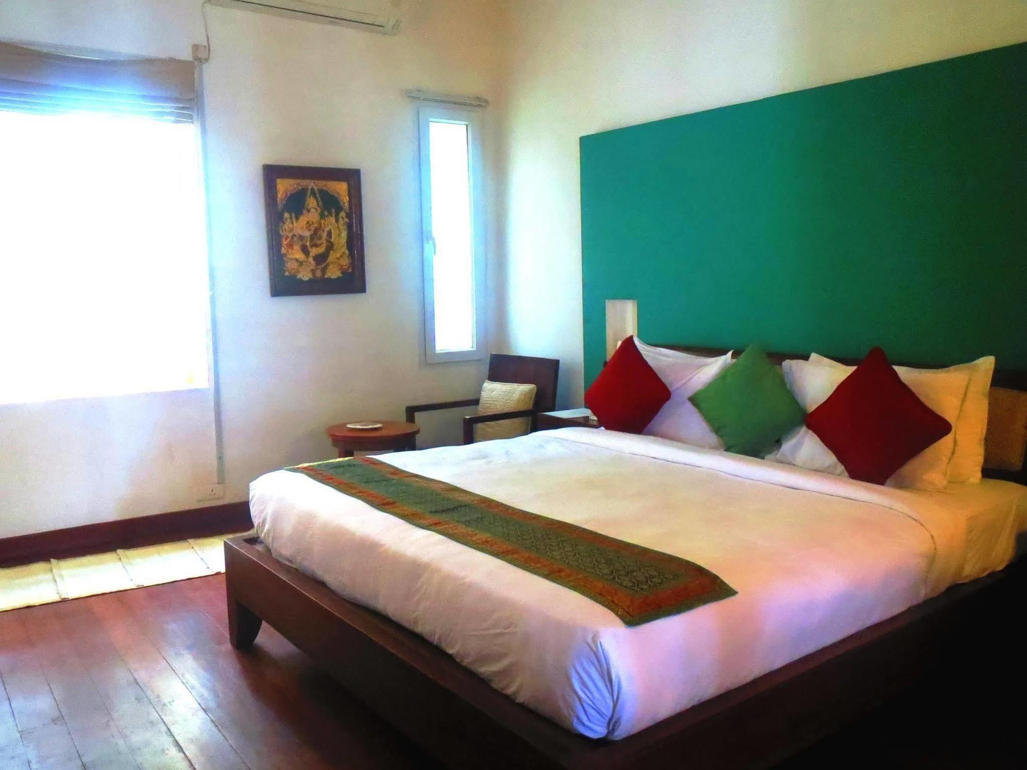 Hotel Old Lighthouse Bristow 3*