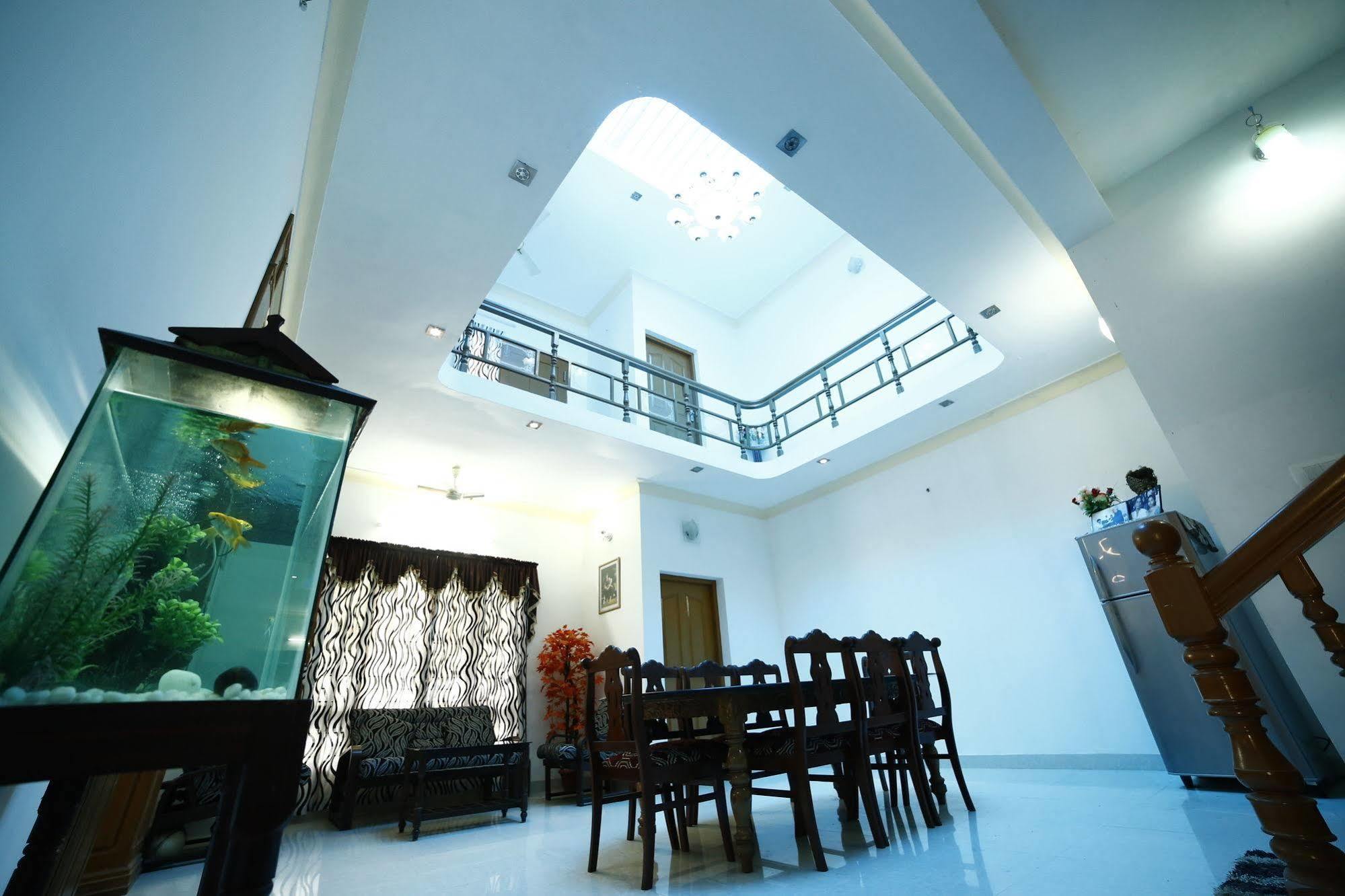 Cochin Cove 3*