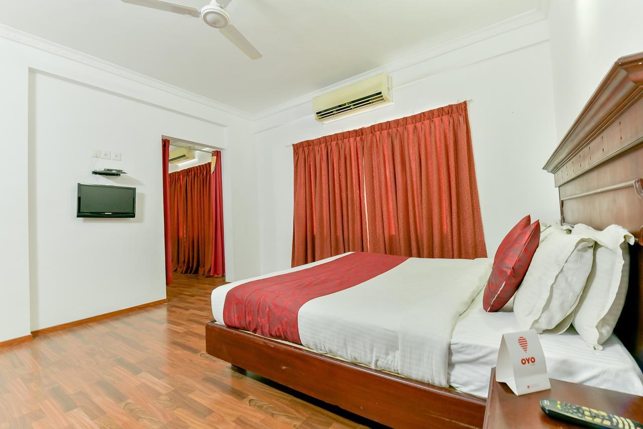 Oyo 15460 Centre Point Hotel 3*