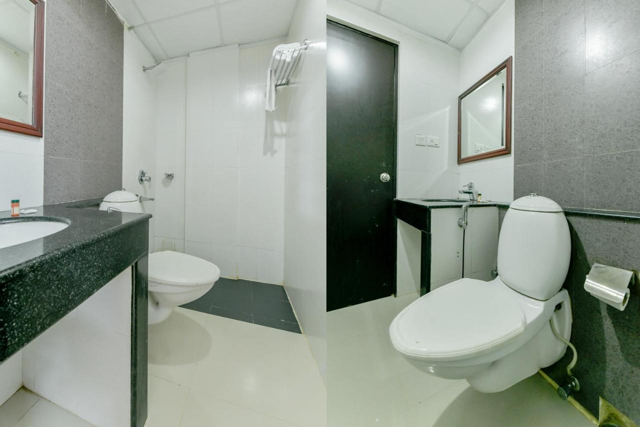 Oyo 15460 Centre Point Hotel
