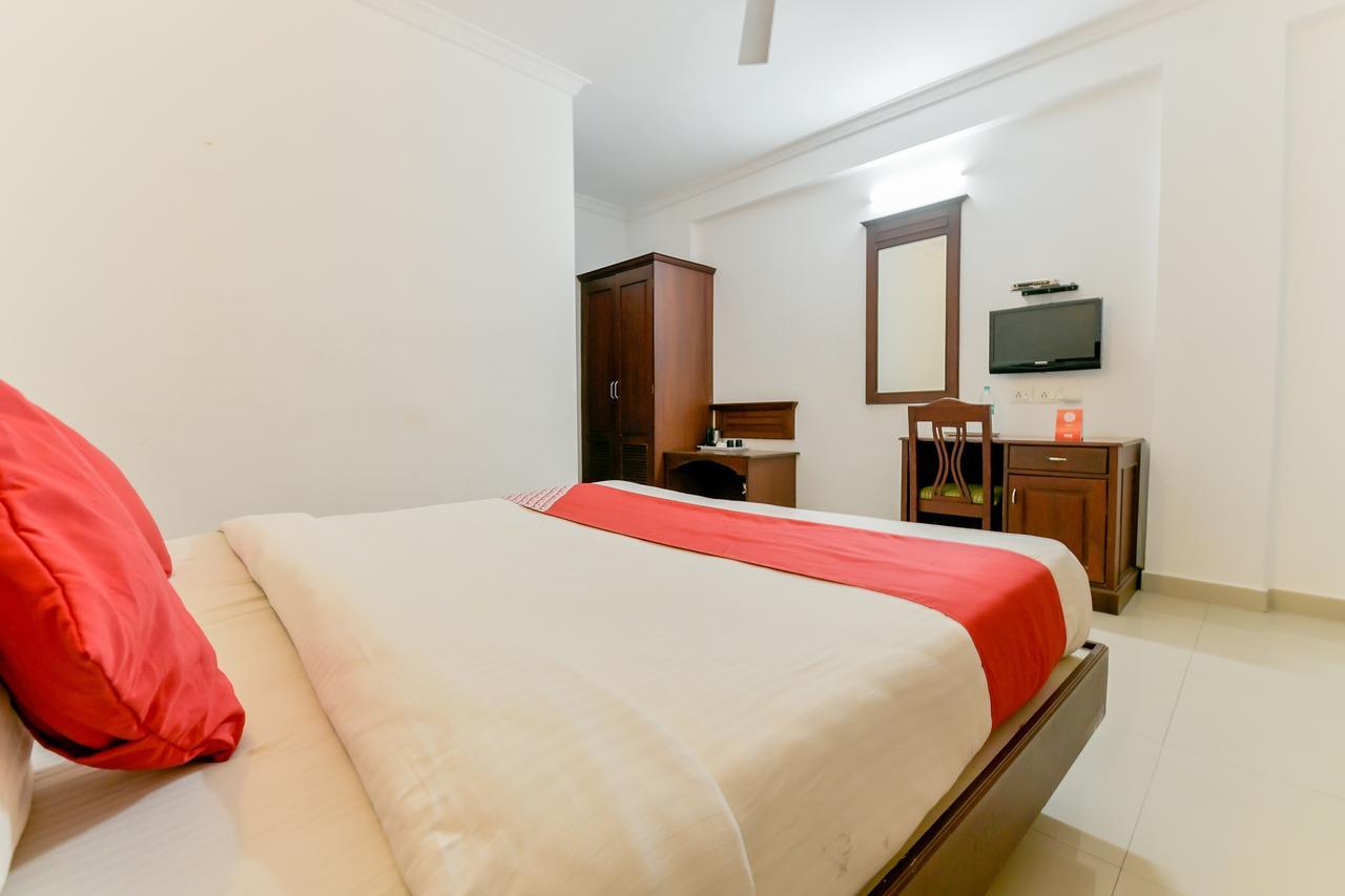 Hotel Oyo 15460 Centre Point 3*