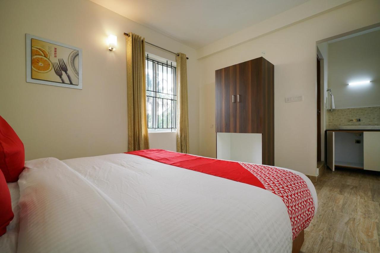 Hotel Oyo 15574 Caprice Residency, South
