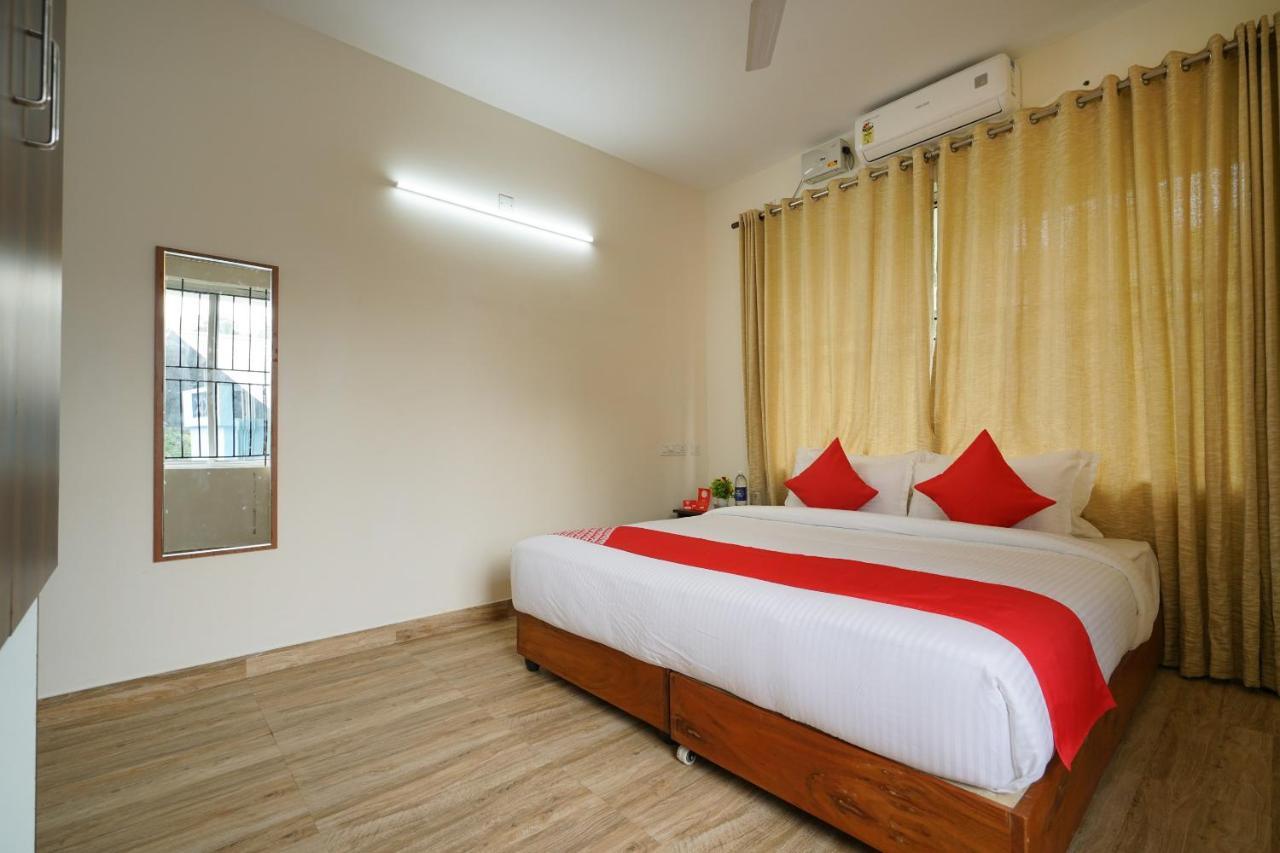 Oyo 15574 Caprice Residency, South 3*