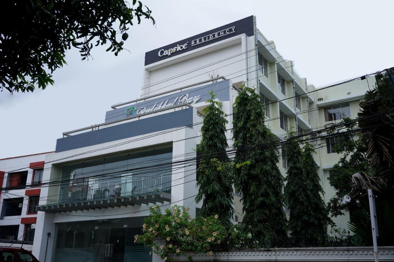 Oyo 15574 Caprice Residency, South Kochi