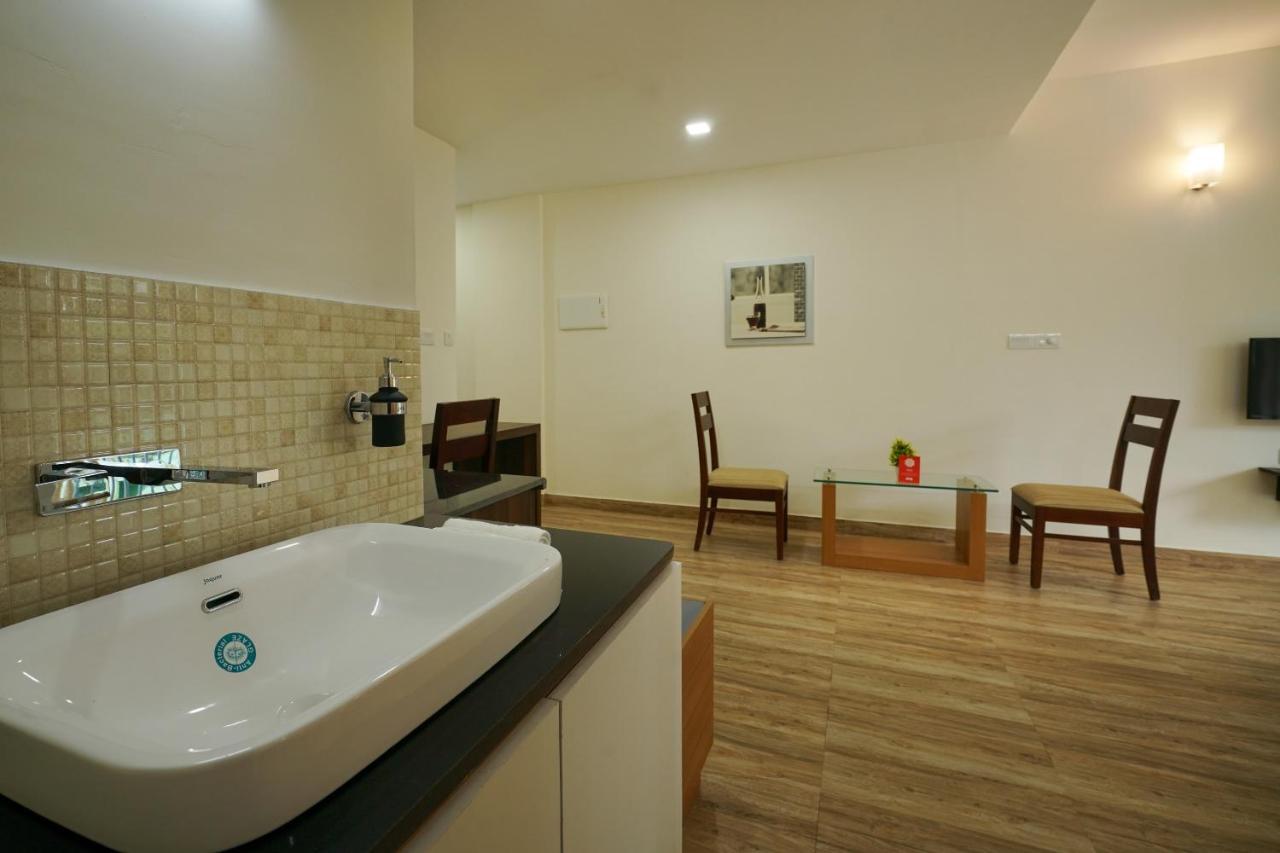 Hotel Oyo 15574 Caprice Residency, South
