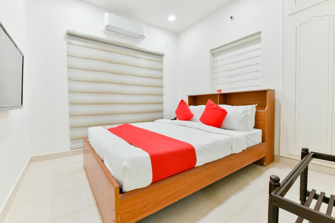 Oyo 16844 Adams Hotel Kochi