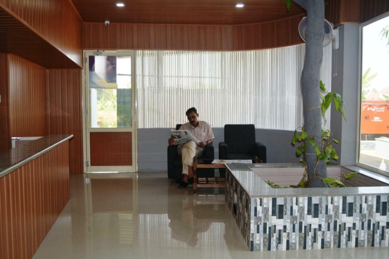 Jippus Galaxy Budget Air Port Campsite Kochi