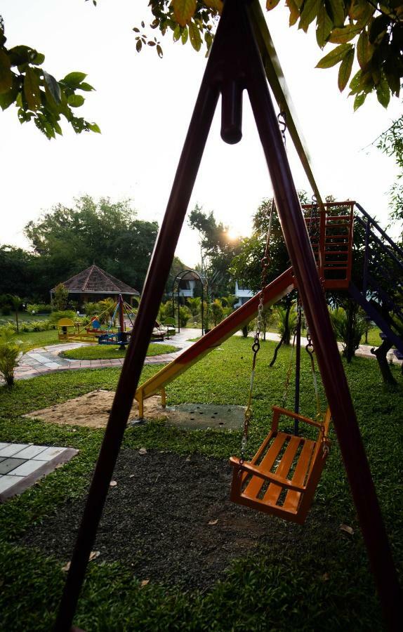 Nihara And Cochin Resort Kochi