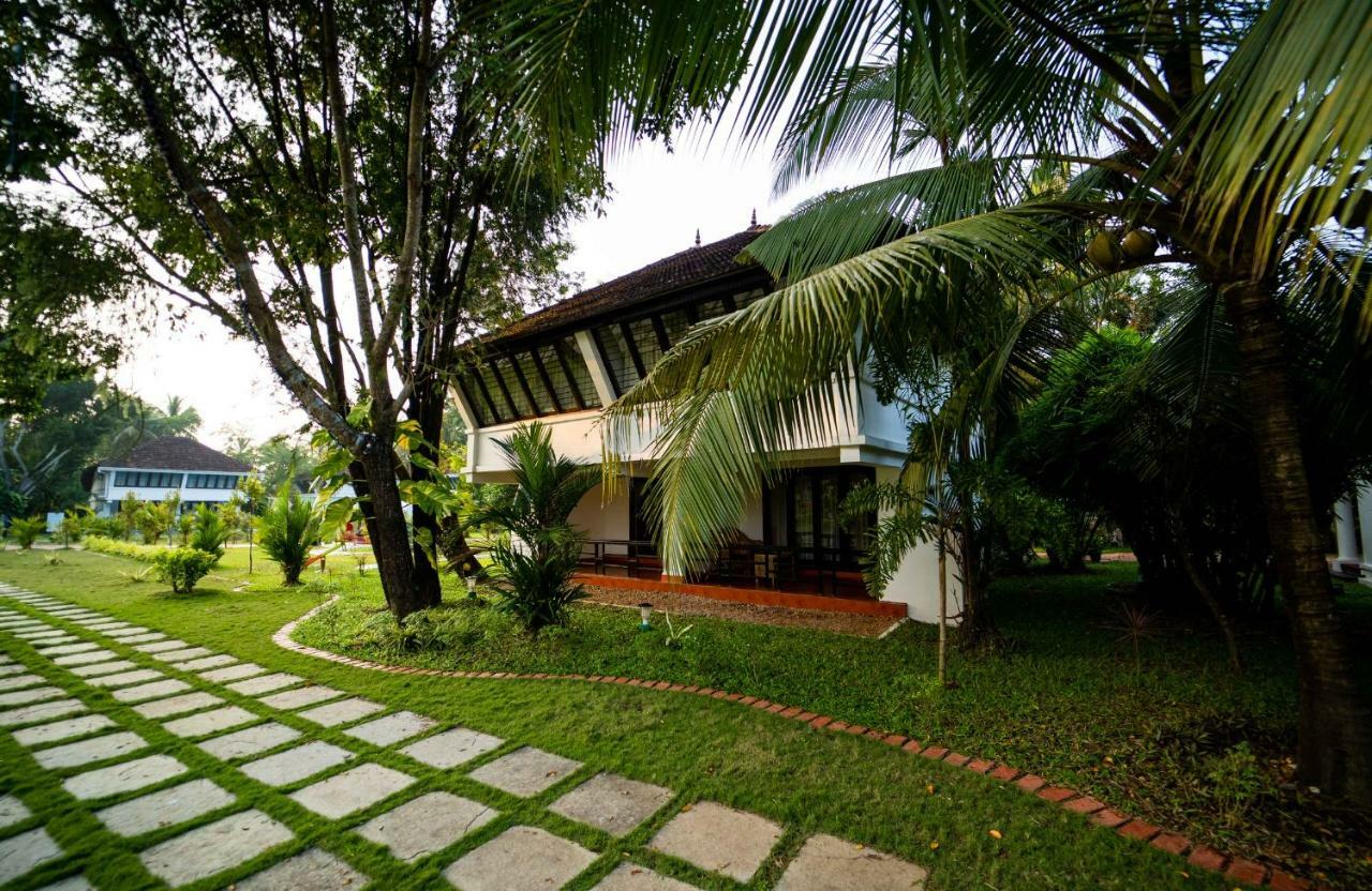 Nihara And Cochin Resort 4*