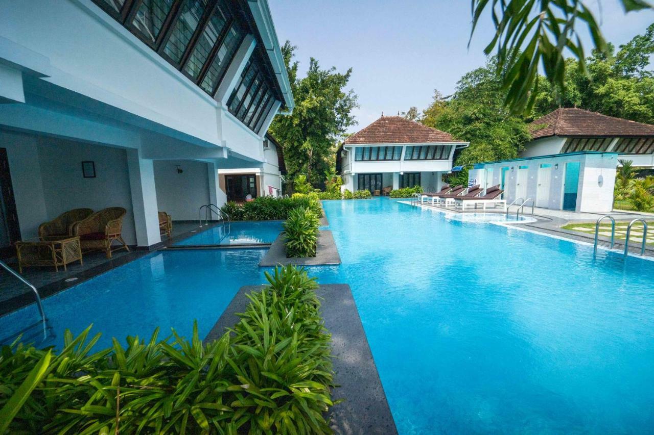 Nihara And Cochin Resort 4*
