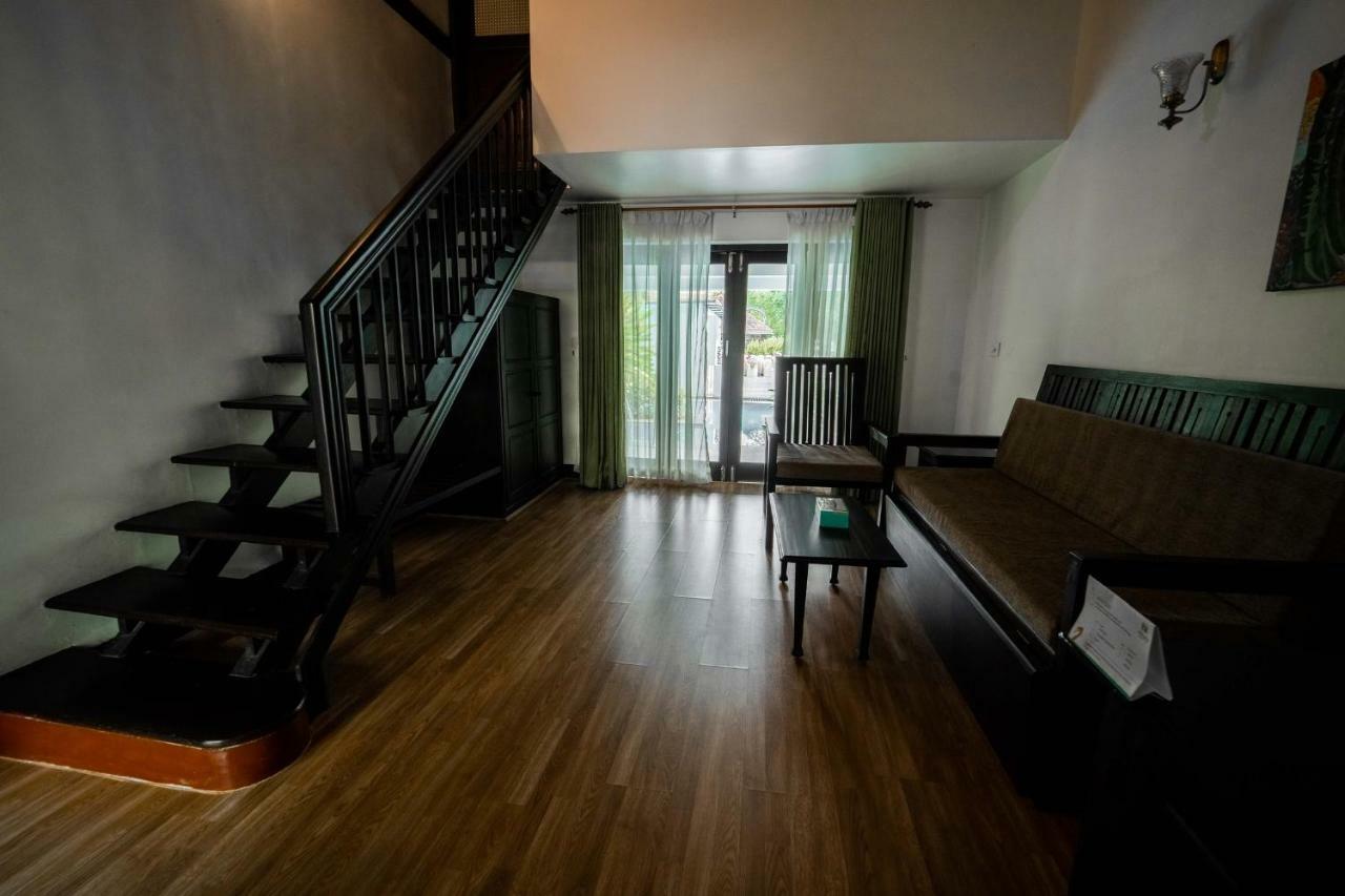 Nihara And Cochin Resort 4*
