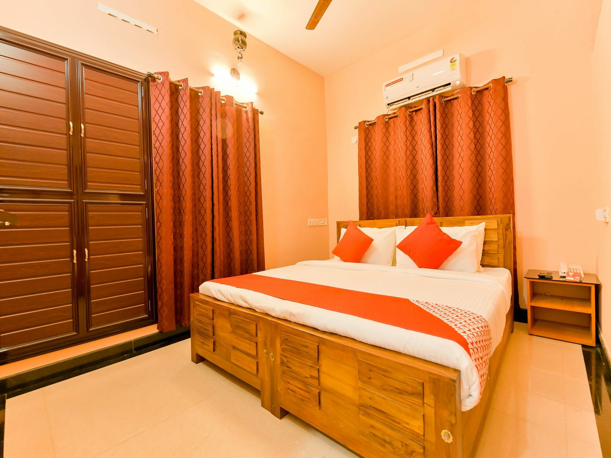 Hotel Oyo 14963 Samaritan 3*