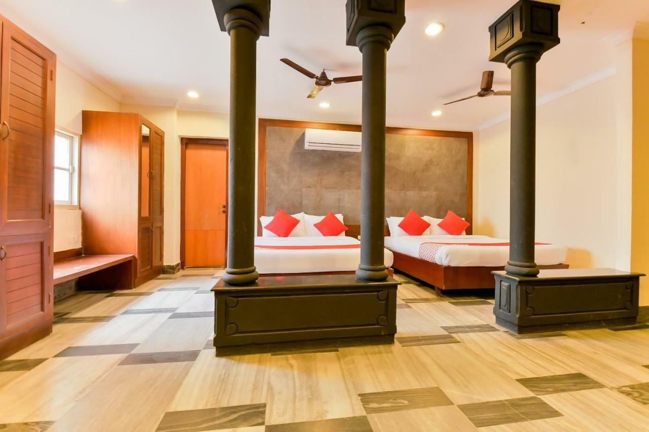 Oyo Flagship 45564 Woodlands Hotel 3*
